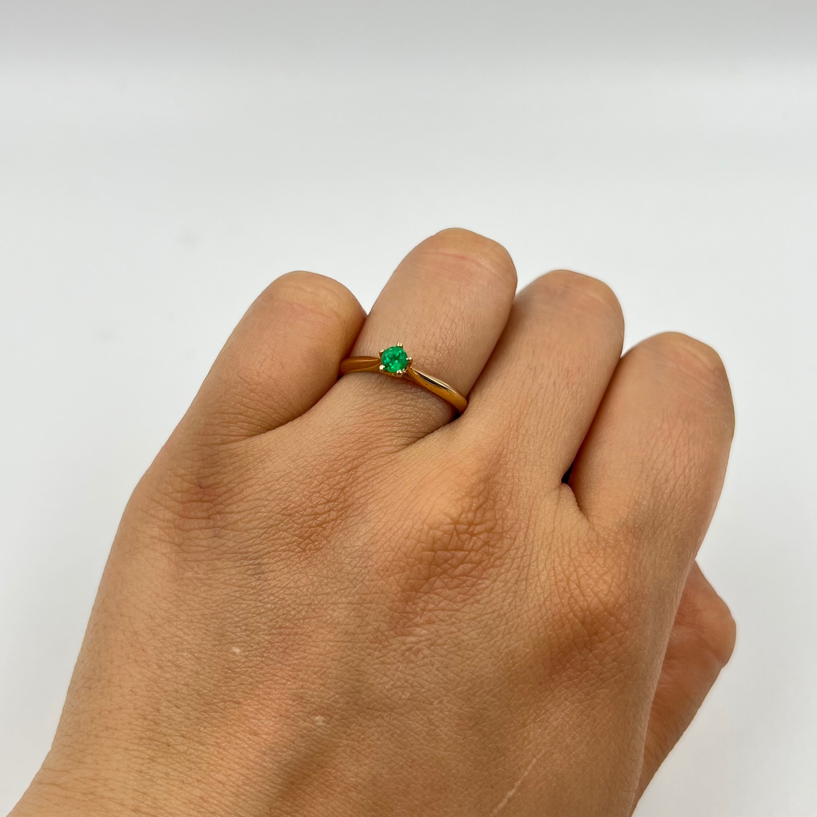 ANILLO COMPROMISO ESMERALDA 0,20 CT ORO AMARILLO 18K / TALLA 6/5 / 1,8 GR (JOYA)