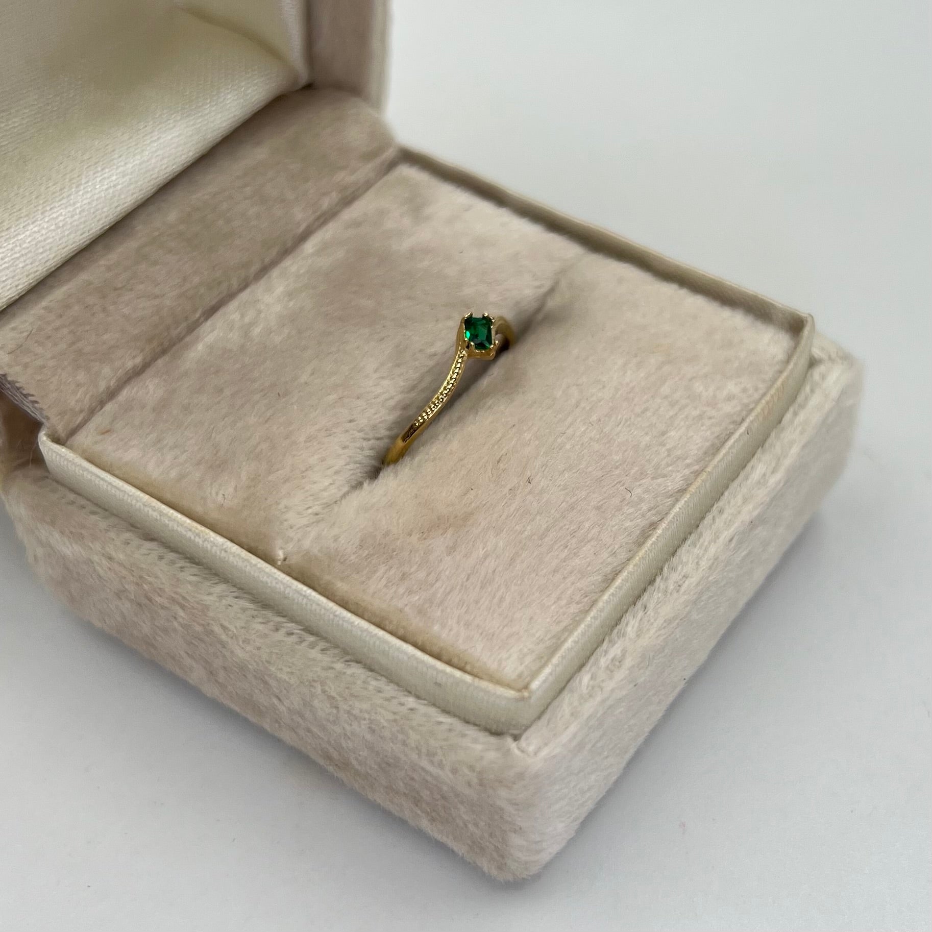 ANILLO SOLITARIO CIRCON VERDE ORO AMARILLO 18K / TALLA 5 / 0,78 GR / 1,5 MM
