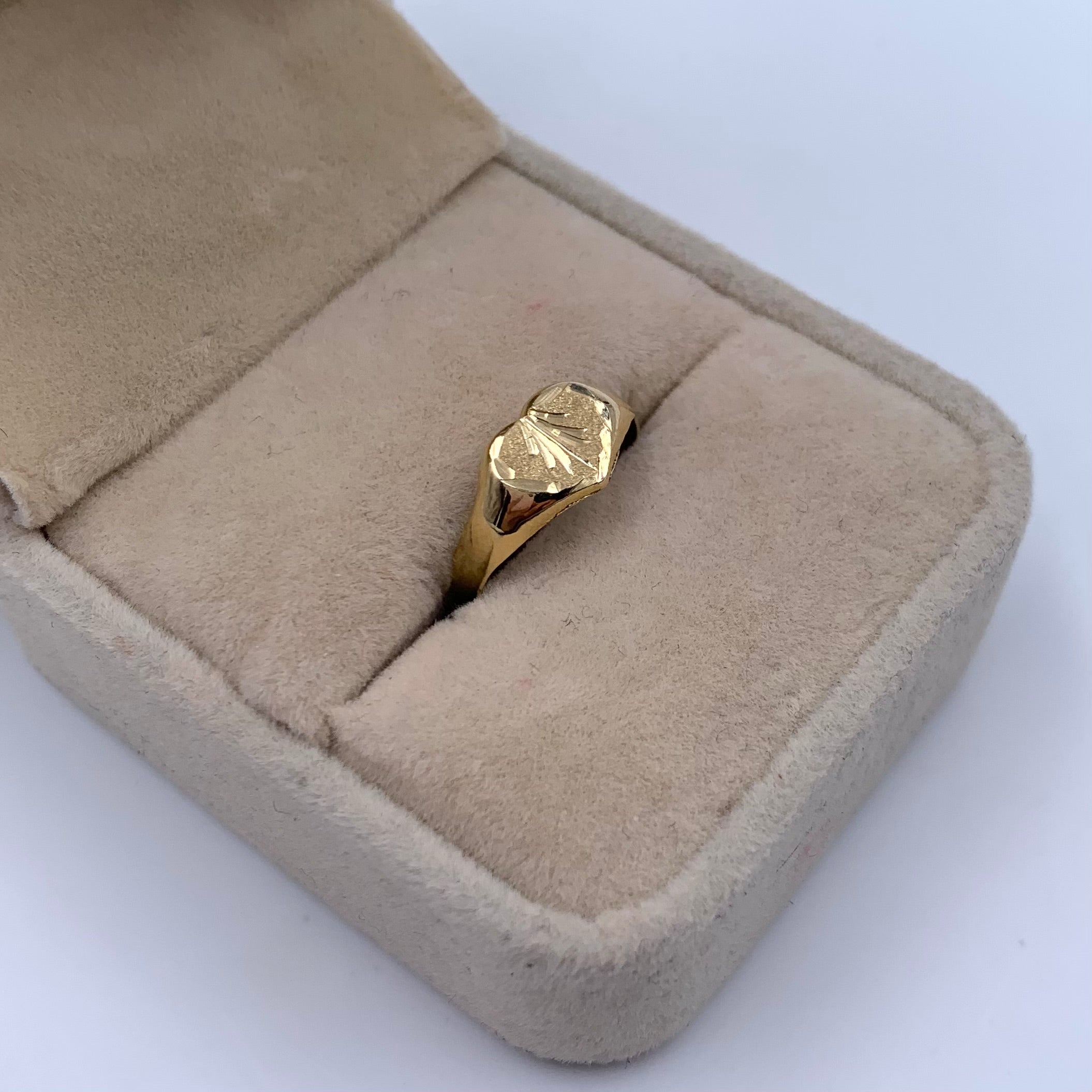ANILLO CORAZON MATIADO  ORO AMARILLO 18K / TALLA 5 / 0,88 GR / 7,5 MM