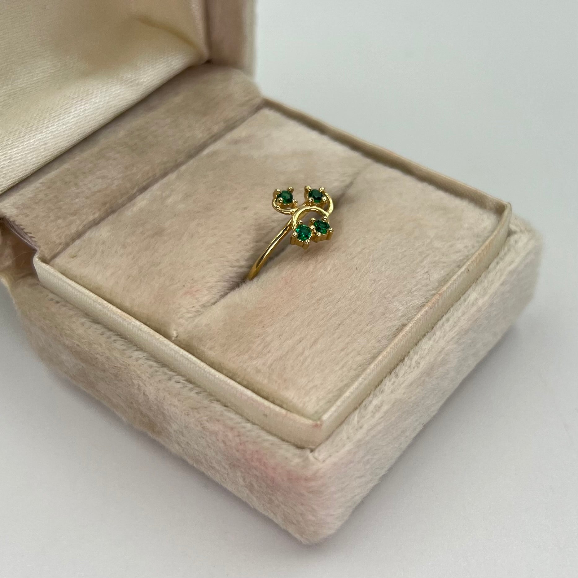 ANILLO CIRCONES VERDES ORO AMARILLO 18K / TALLA 6/5 / 1,23 GR / 1,1 MM