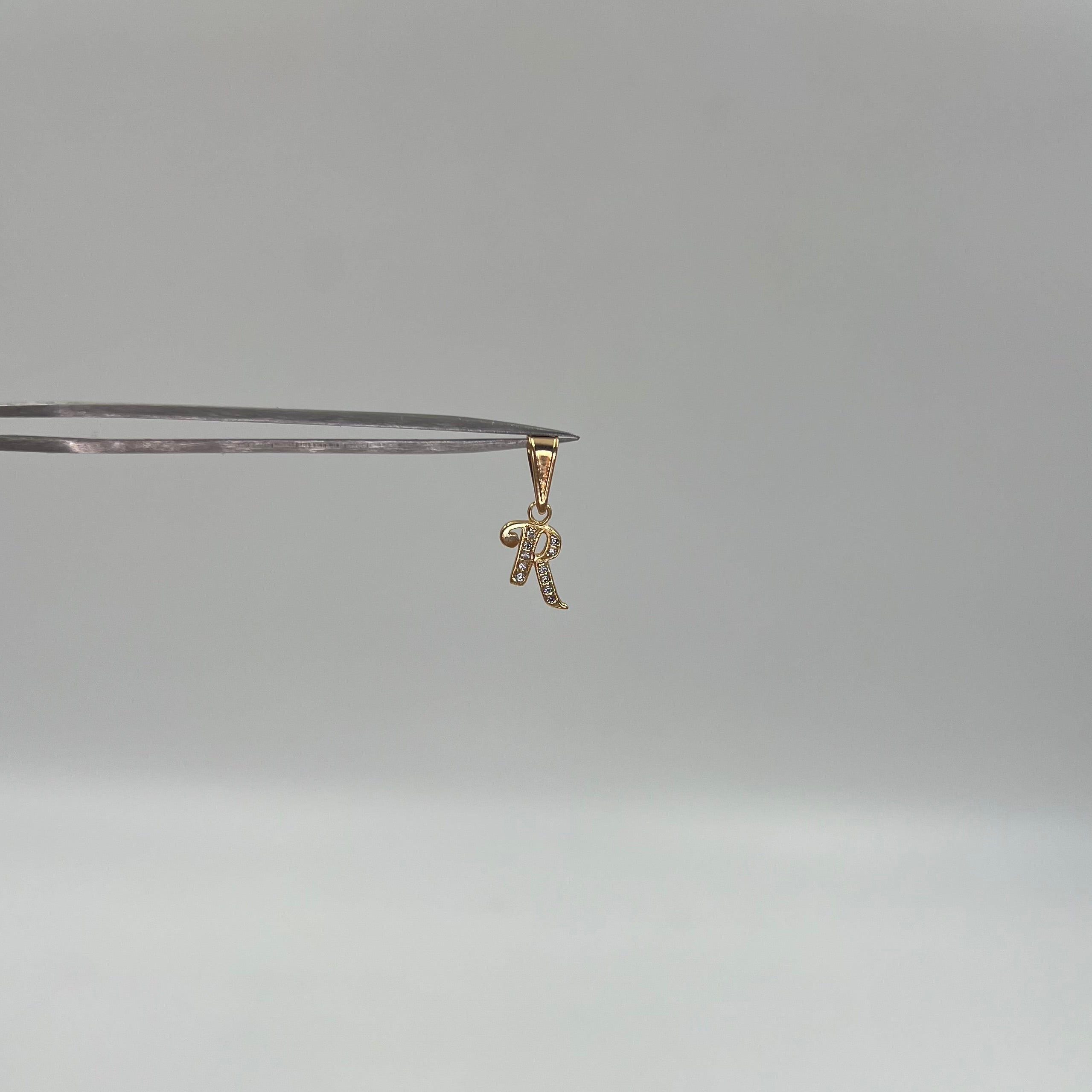 DIJE LETRA R CIRCON BLANCO  ORO AMARILLO 18K 0,62 GR / 6 MM / 1,1 CM