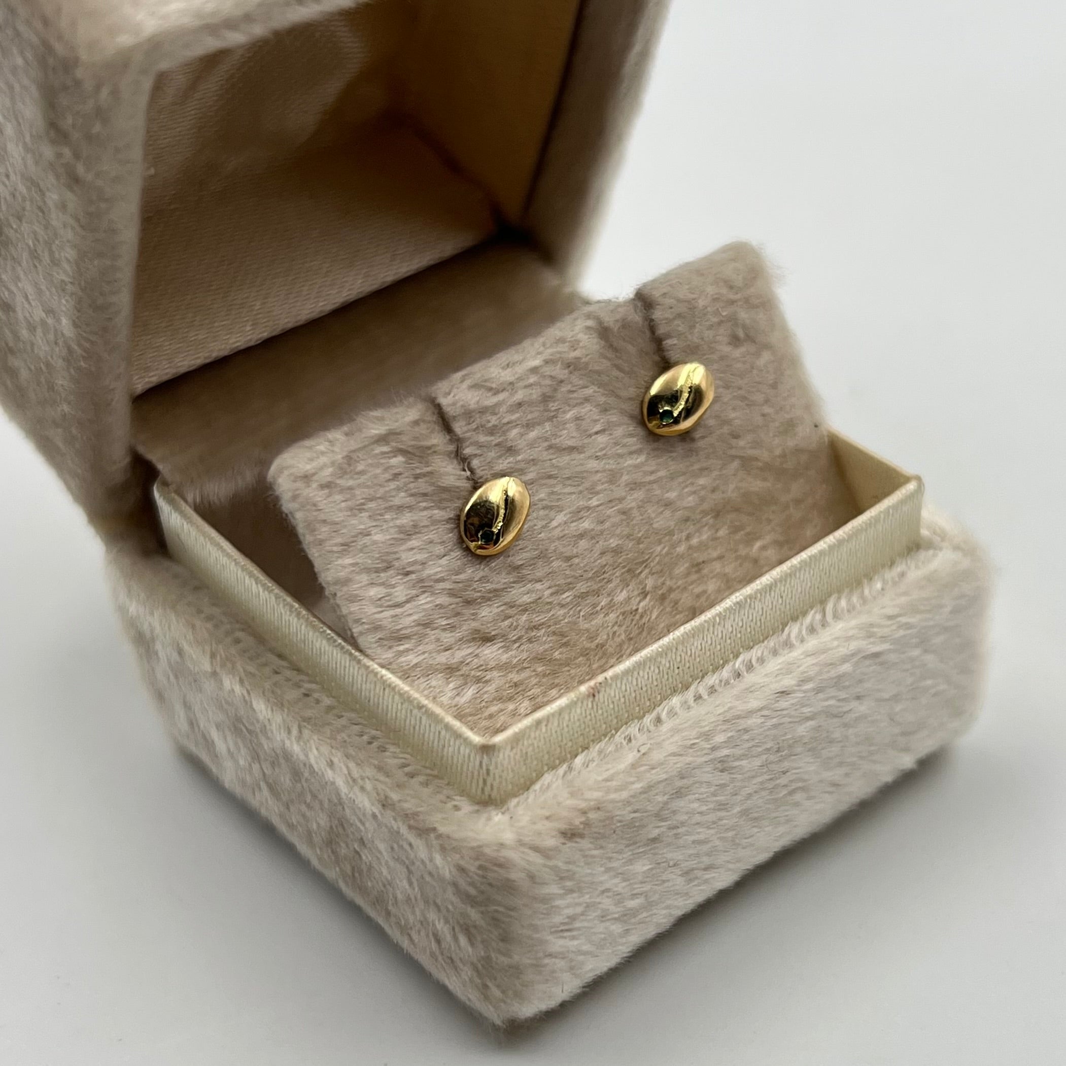 TOPOS GRANO DE CAFE  ORO AMARILLO 18K 0,65 GR / 5 MM