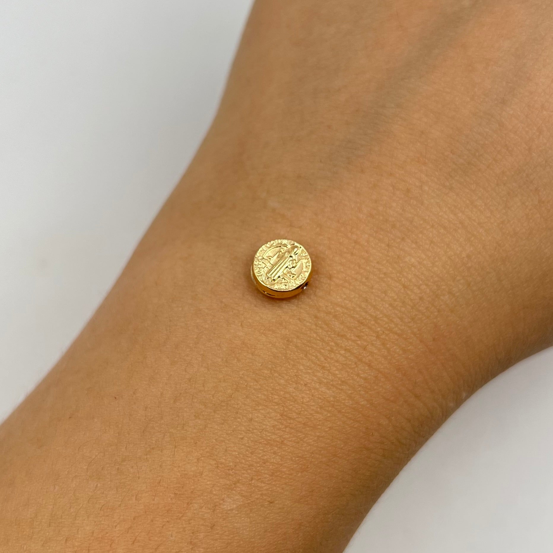 HERRAJE SAN BENITO  ORO AMARILLO 18K 0,36 GR / 0,8 CM