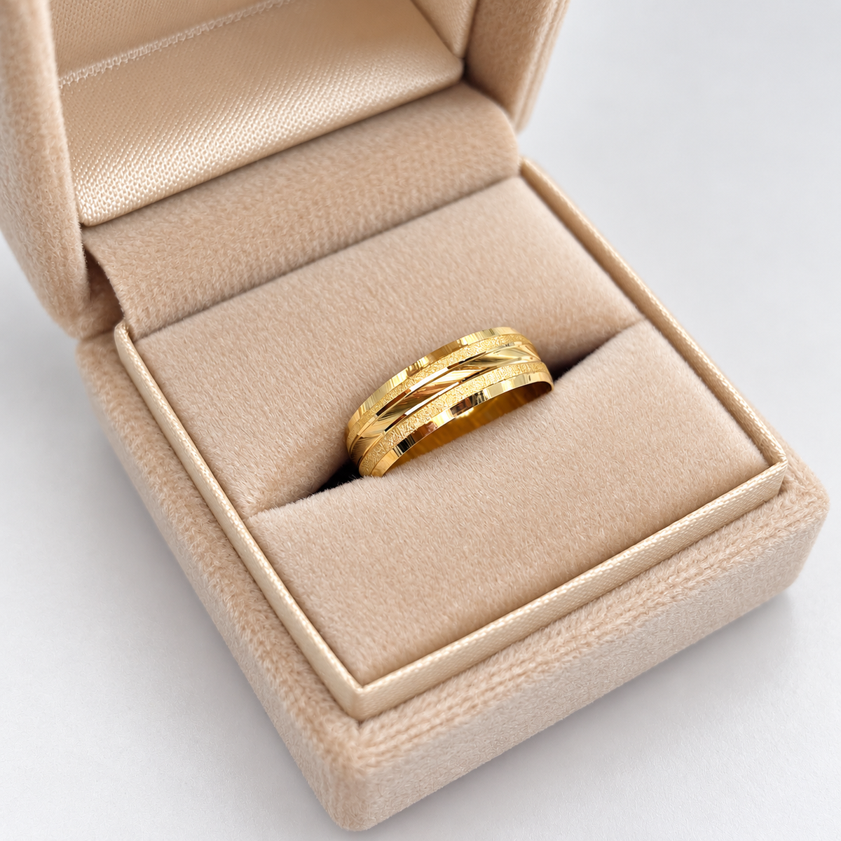 ANILLO ARGOLLA MATIZADA LINEA ORO AMARILLO 18K / TALLA 6 / 1,63 GR / 6 MM
