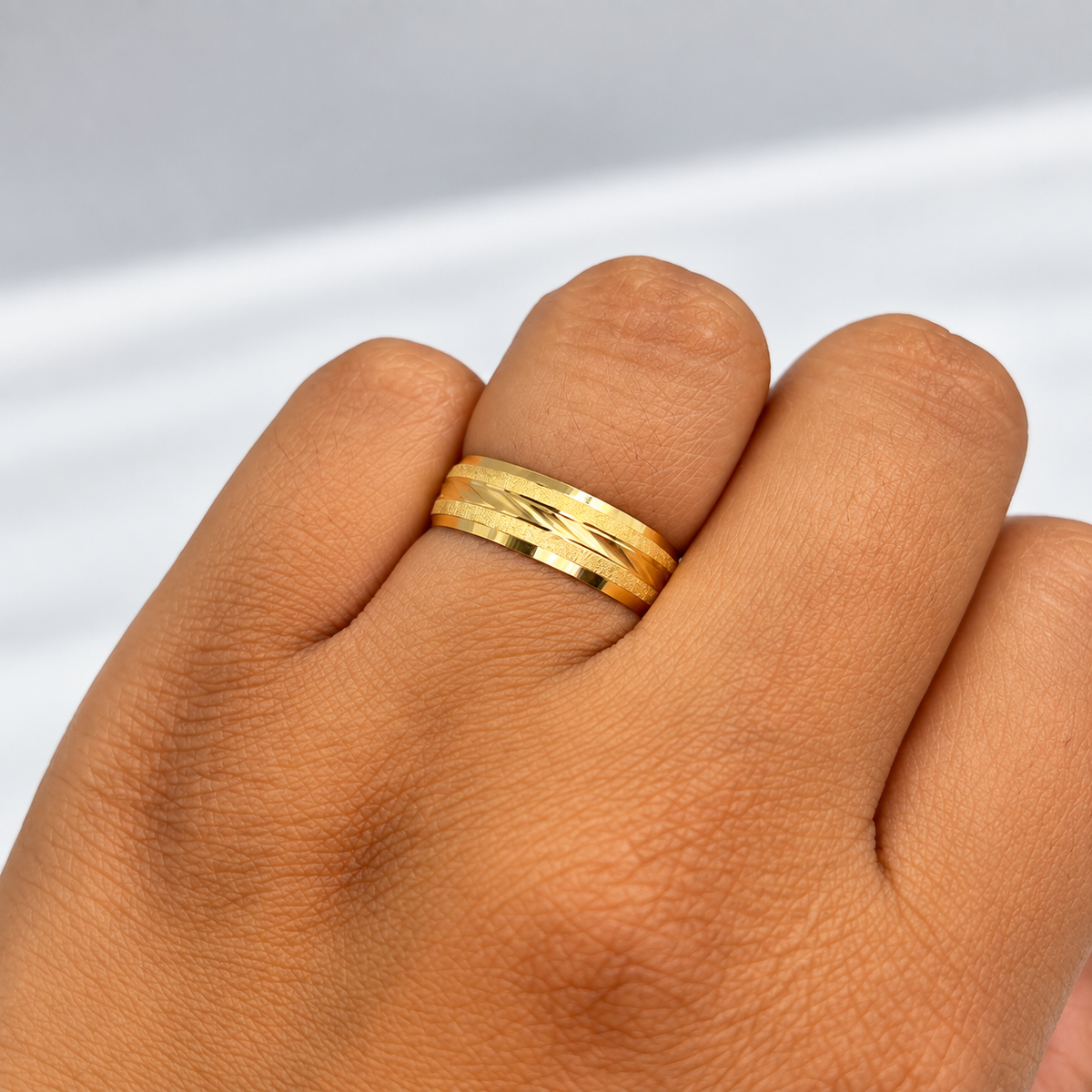 ANILLO ARGOLLA MATIZADA LINEA ORO AMARILLO 18K / TALLA 6 / 1,63 GR / 6 MM