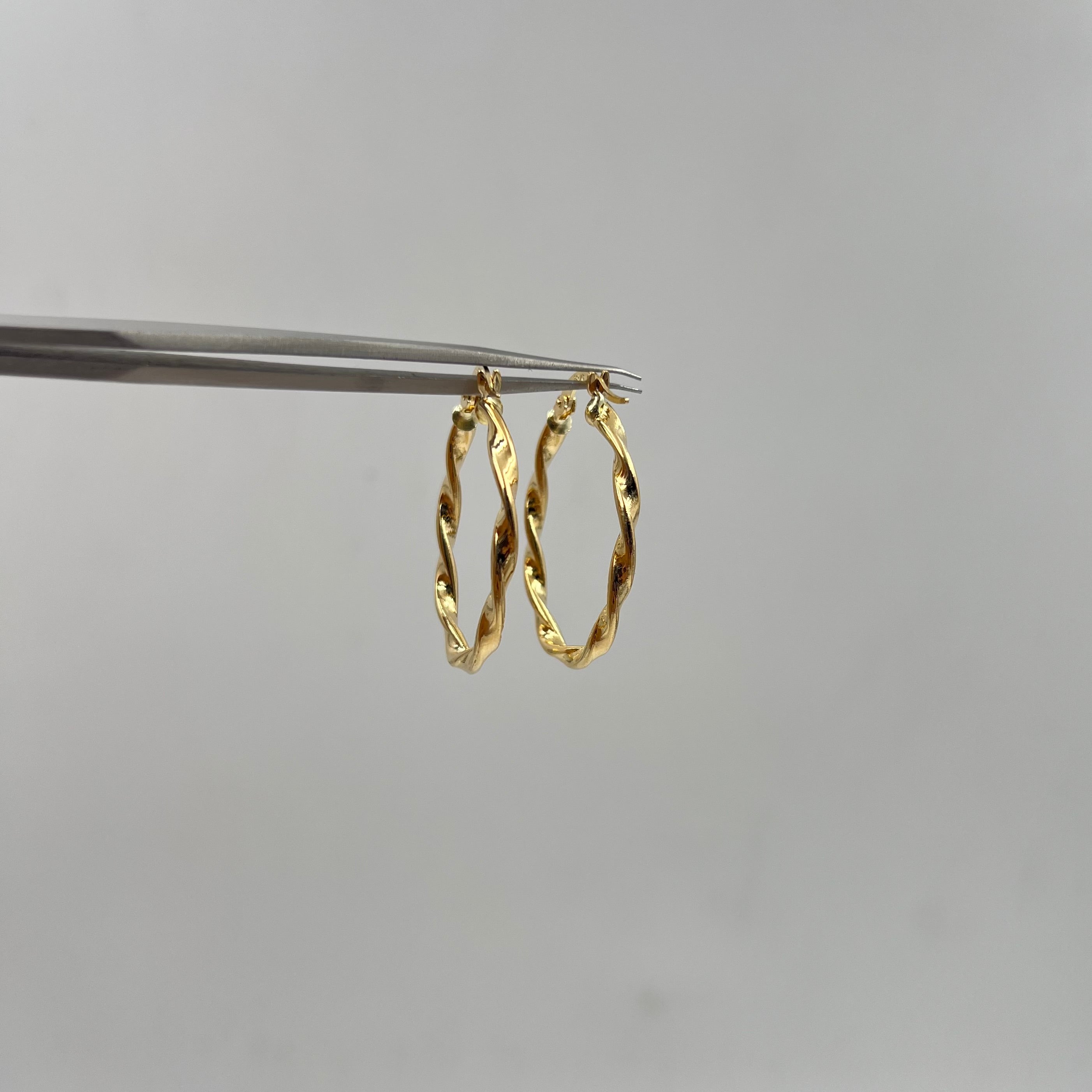 CANDONGA ENTORCHADA OVALADA ORO AMARILLO 18K 1,93 GR / 2 CM