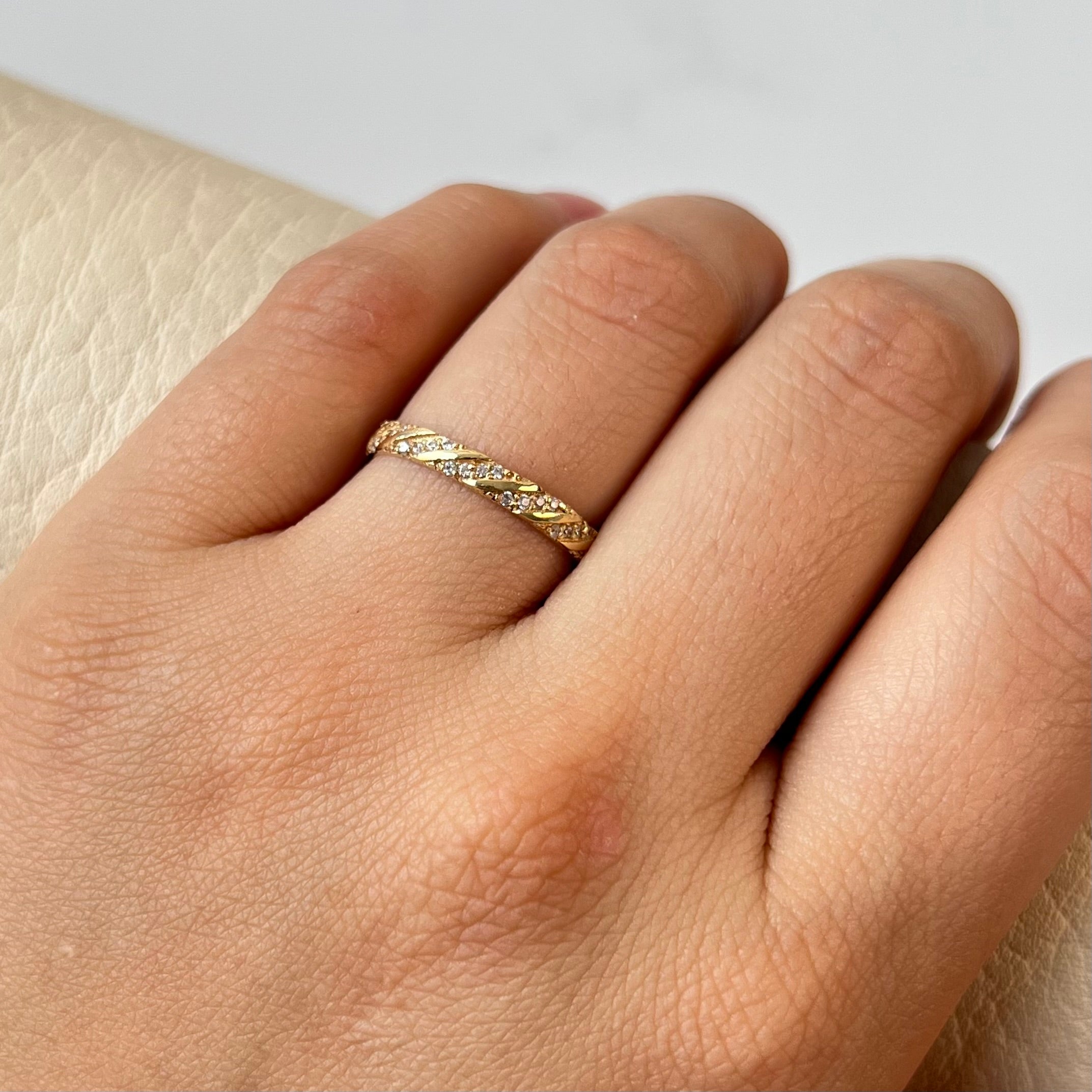 ANILLO CIRCONES  ORO AMARILLO 18K / TALLA 5/5 / 1,6 GR / 2,6 MM