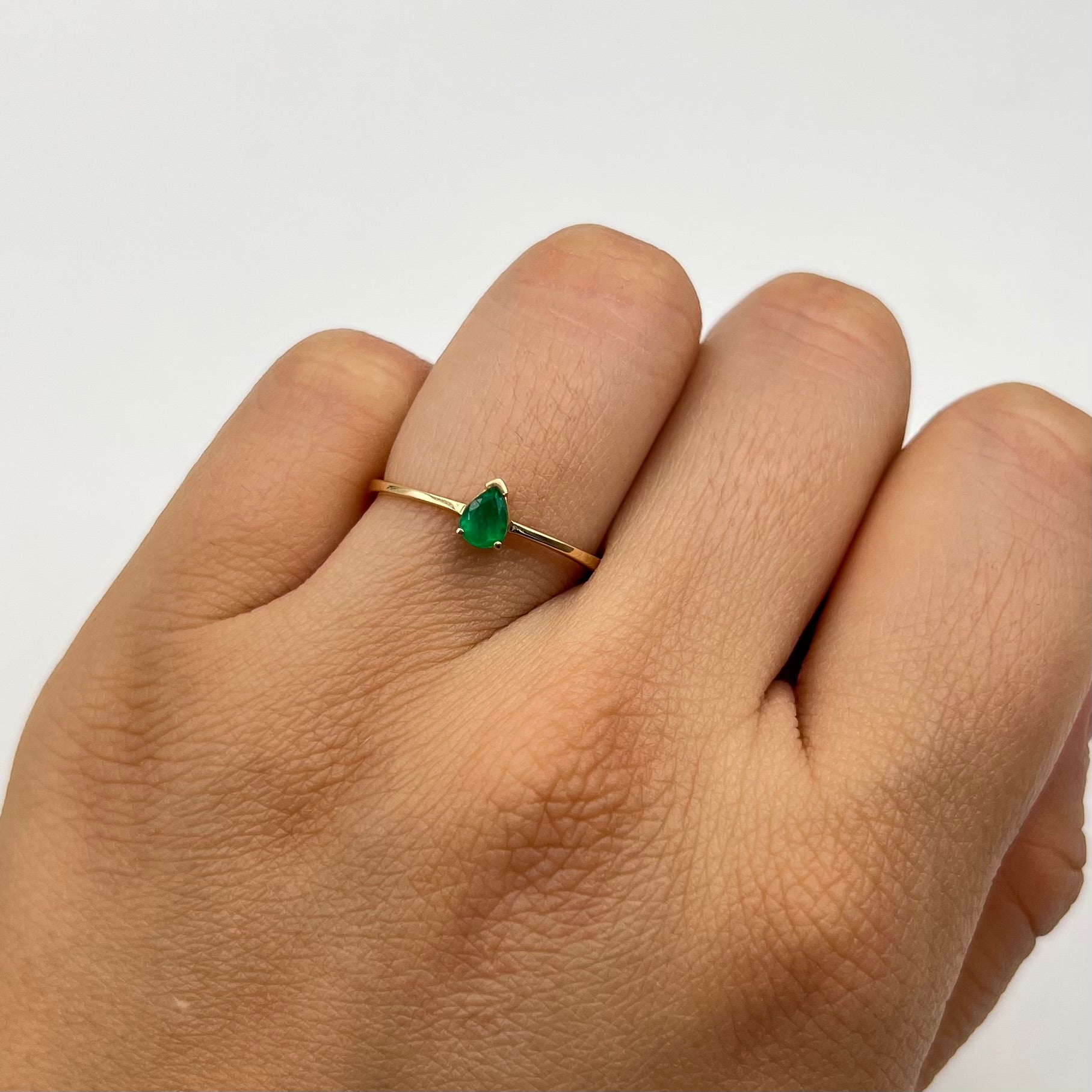 ANILLO ESMERALDA 0.28 CT ORO AMARILLO 18K / TALLA 6 / 1,1 GR