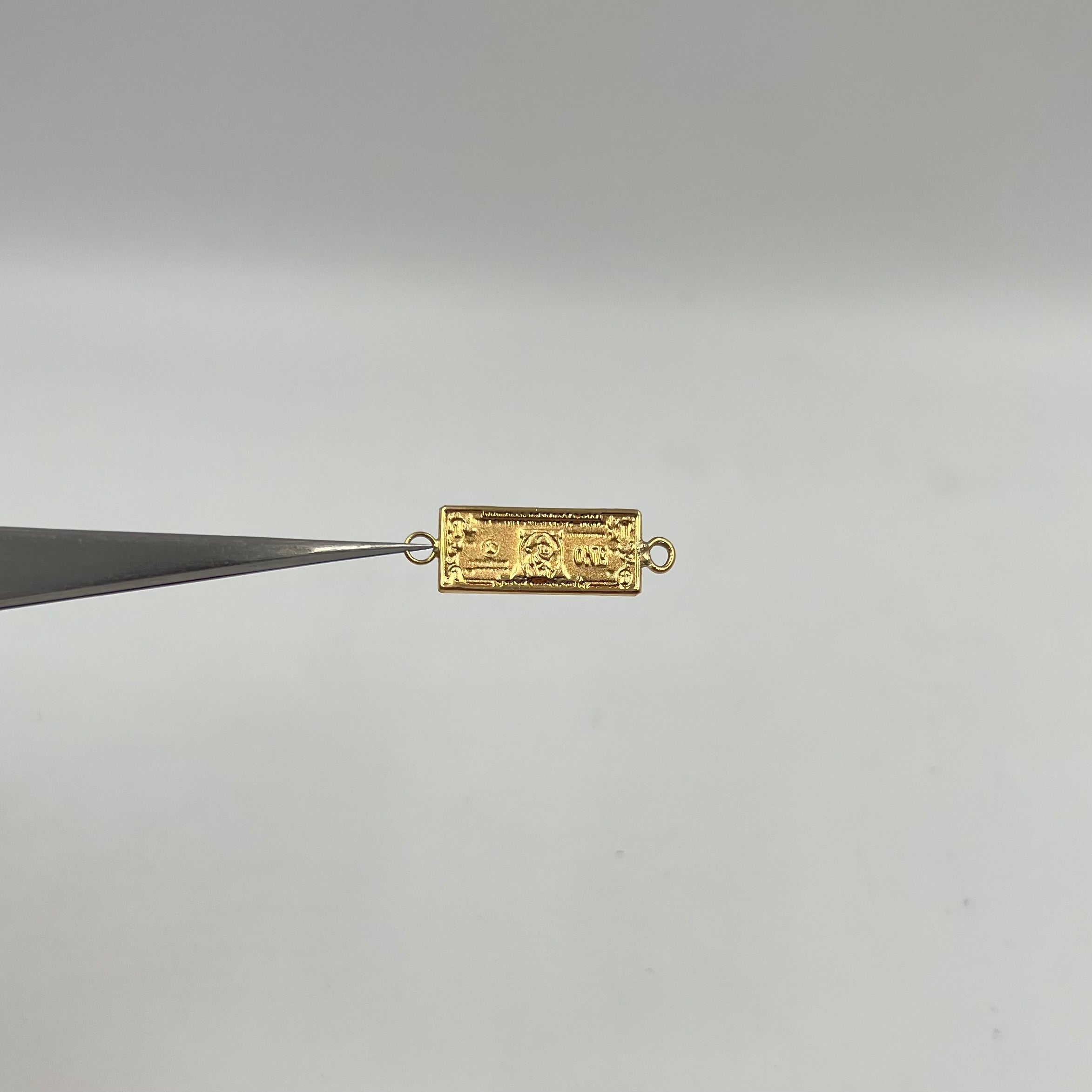 HERRAJE DOLAR MATIZADO  ORO AMARILLO 18K 1,43 GR / 2,7 CM