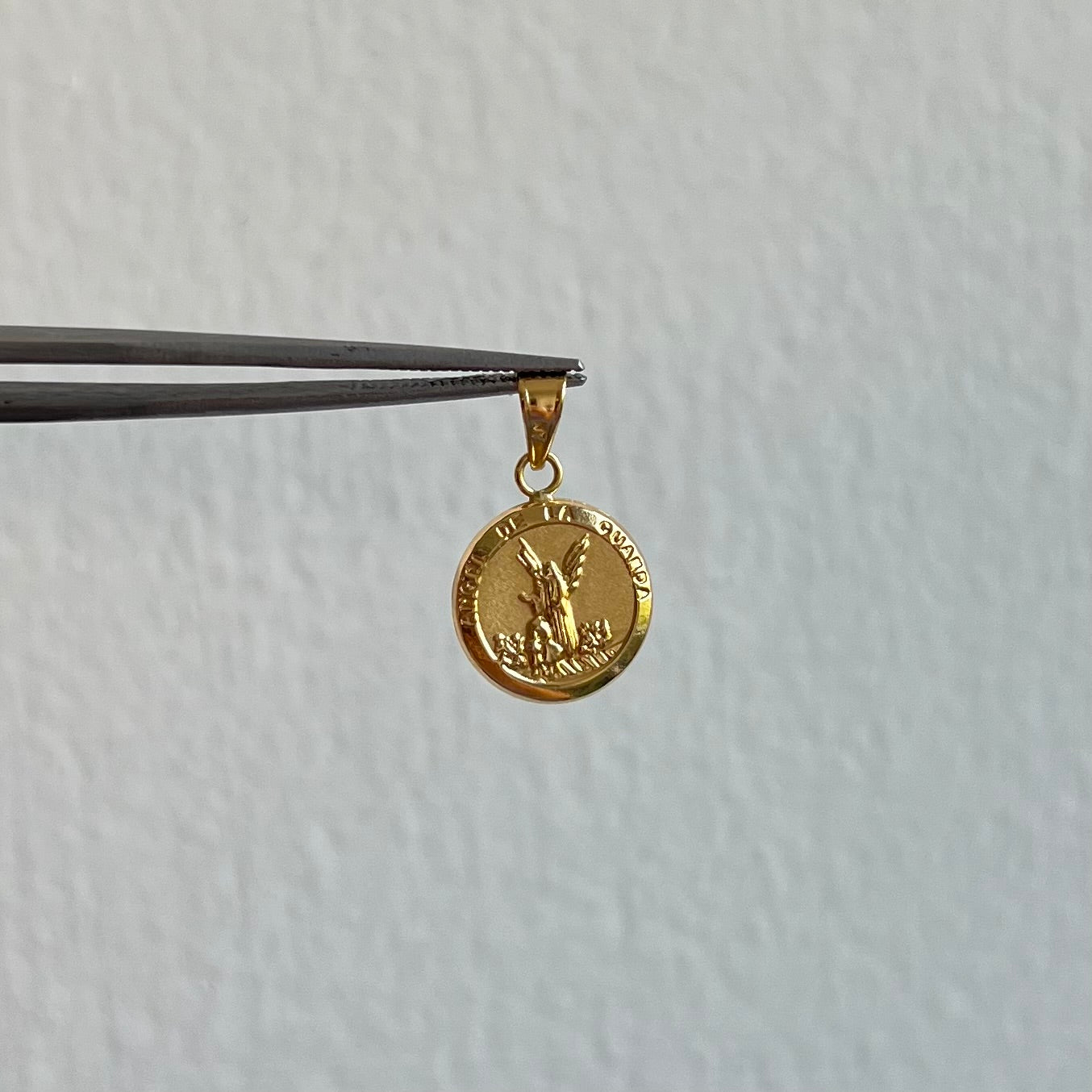 DIJE ANGEL DE LA GUARDIA  ORO AMARILLO 18K 0,75 GR / 12 MM / 1,5 CM