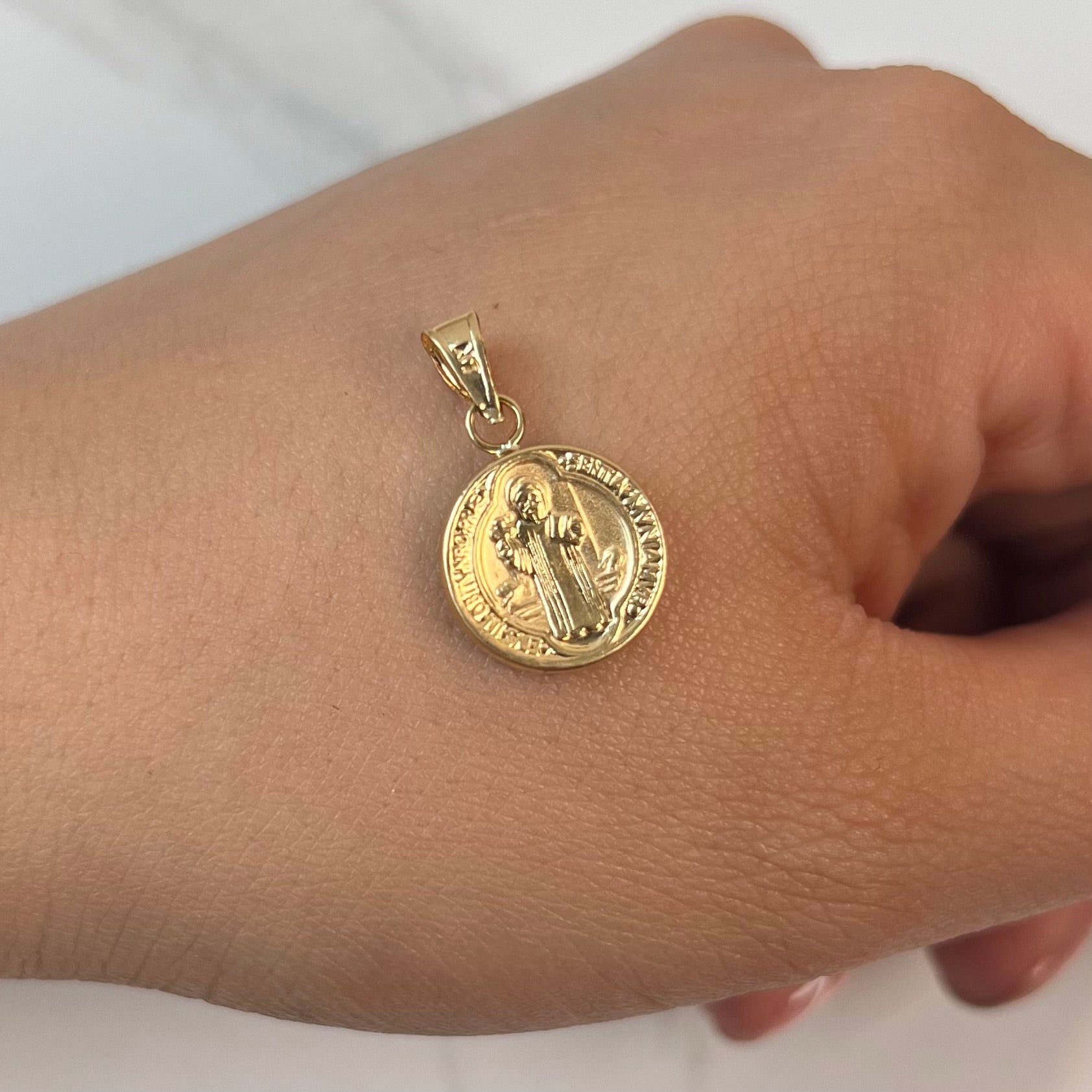 DIJE SAN BENITO  ORO AMARILLO 18K 0,88 GR / 13 MM / 1,6 CM