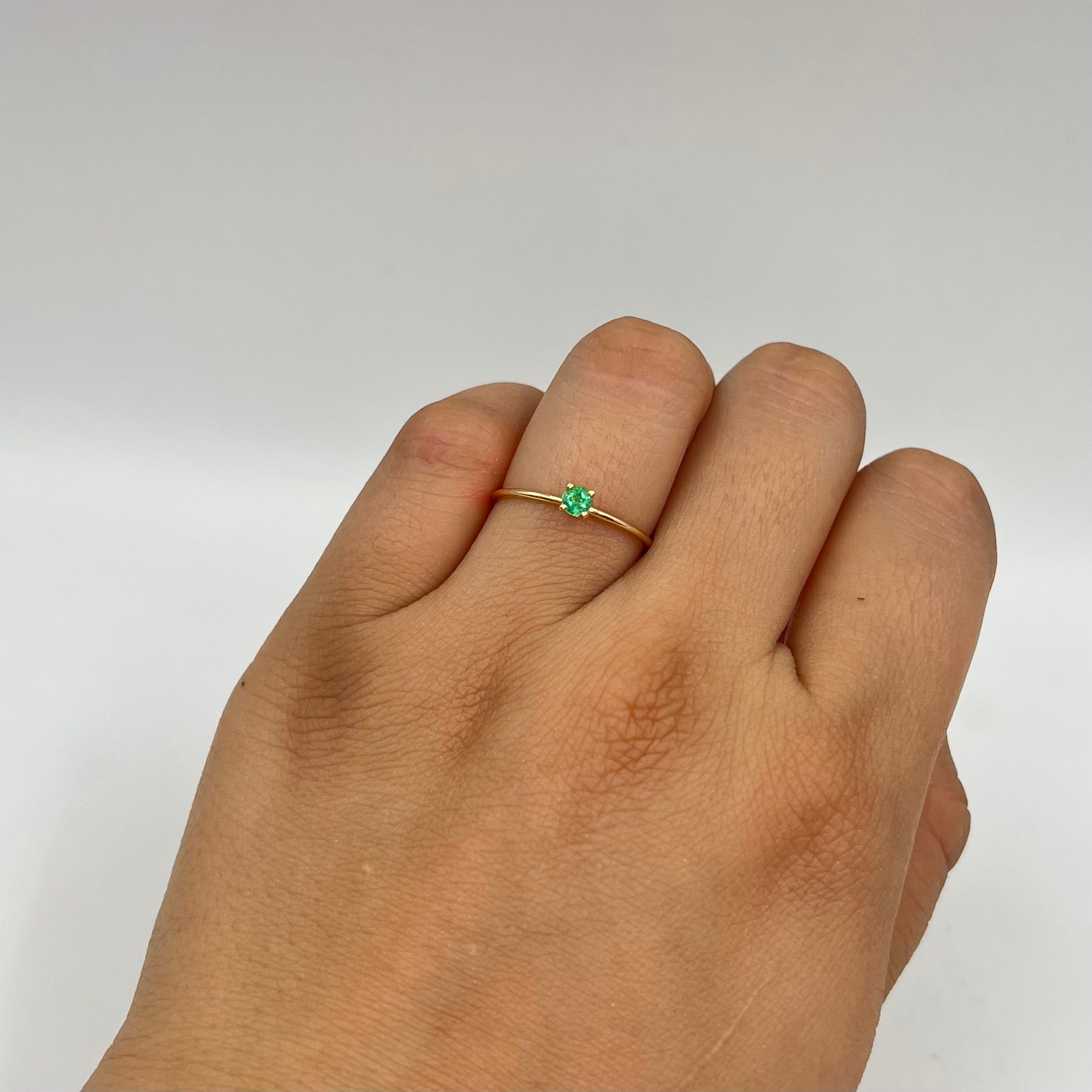 ANILLO SOLITARIO ESMERALDA 0,11 CT  ORO AMARILLO 18K / TALLA 6 / 0,85 GR (JOYA)