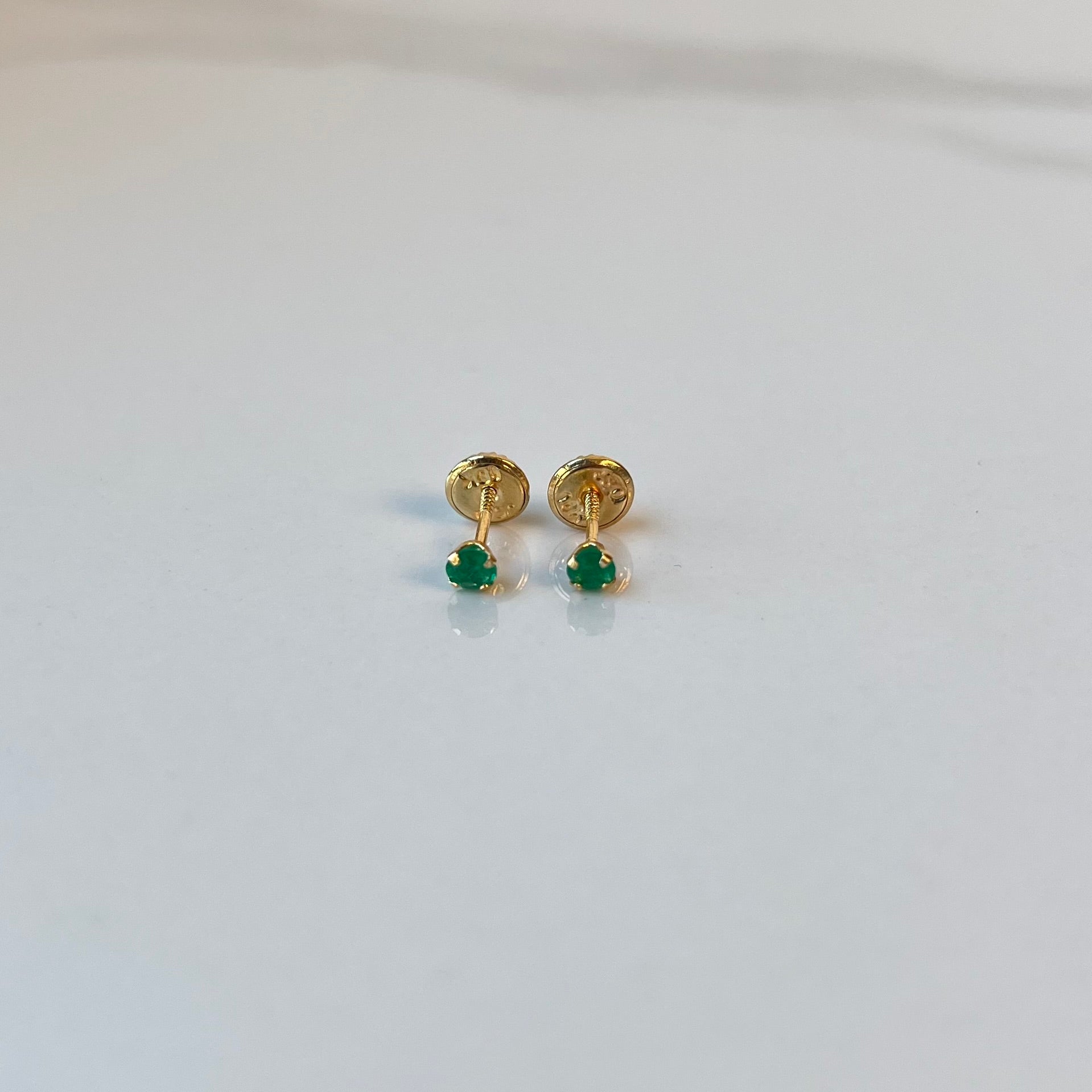 TOPOS PIEDRA ESMERALDA    ORO AMARILLO 18K 0,4 GR / 2.5 MM 0.12 CT