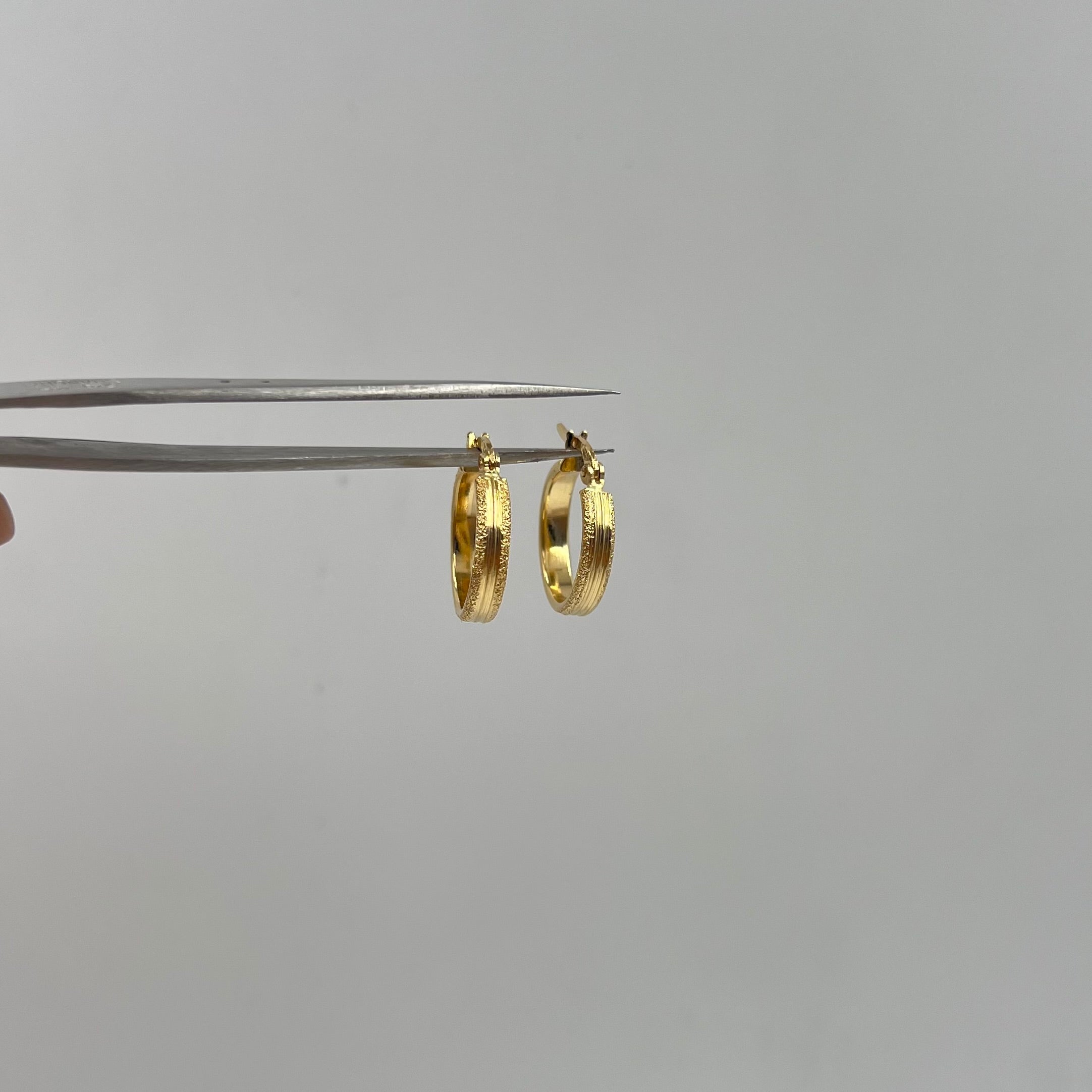 CANDONGA MATIZADA ORO AMARILLO 18K 1,87 GR / 1,9 CM