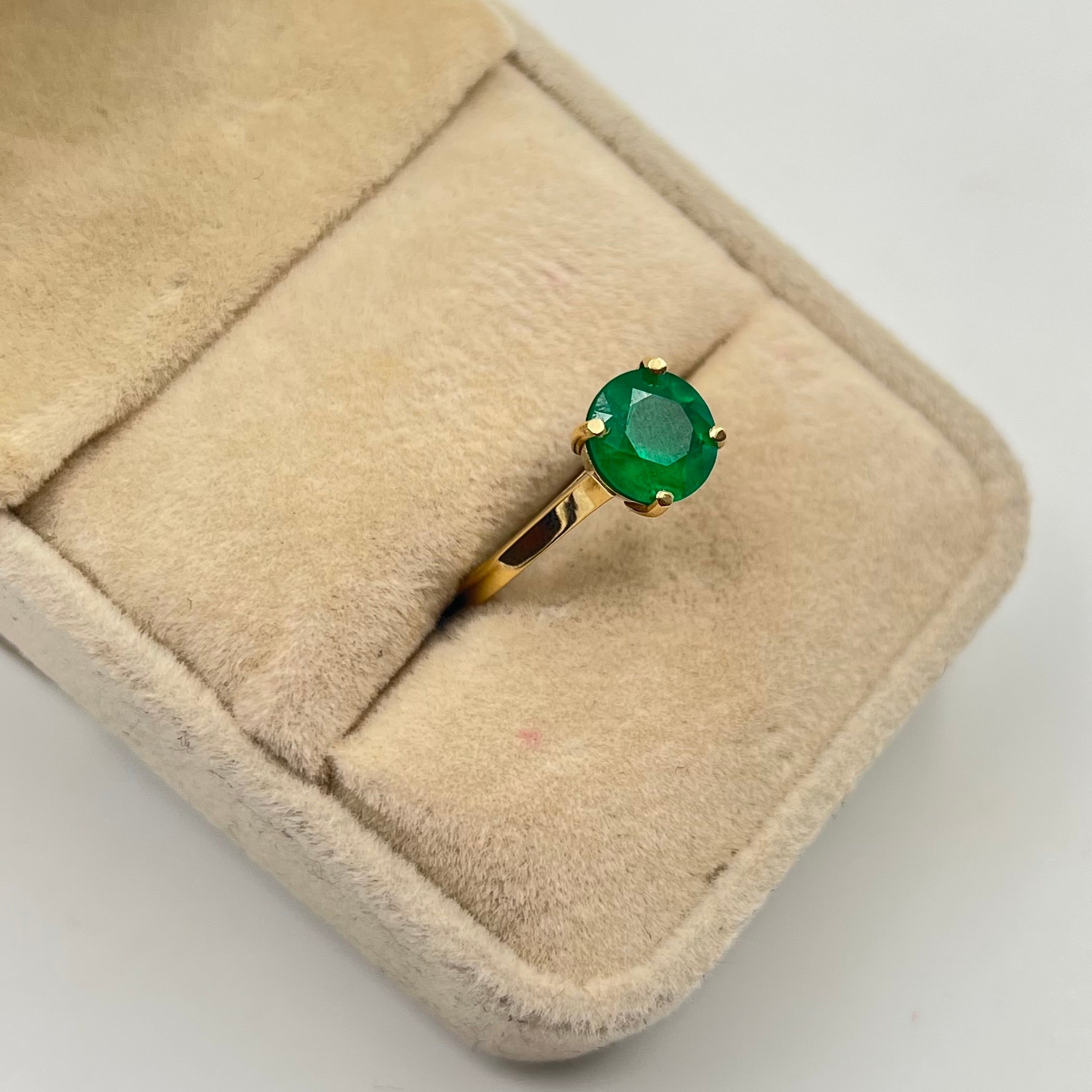 ANILLO ESMERALDA 1.36 CT ORO AMARILLO 18K / TALLA 7/2 / 2,81 GR