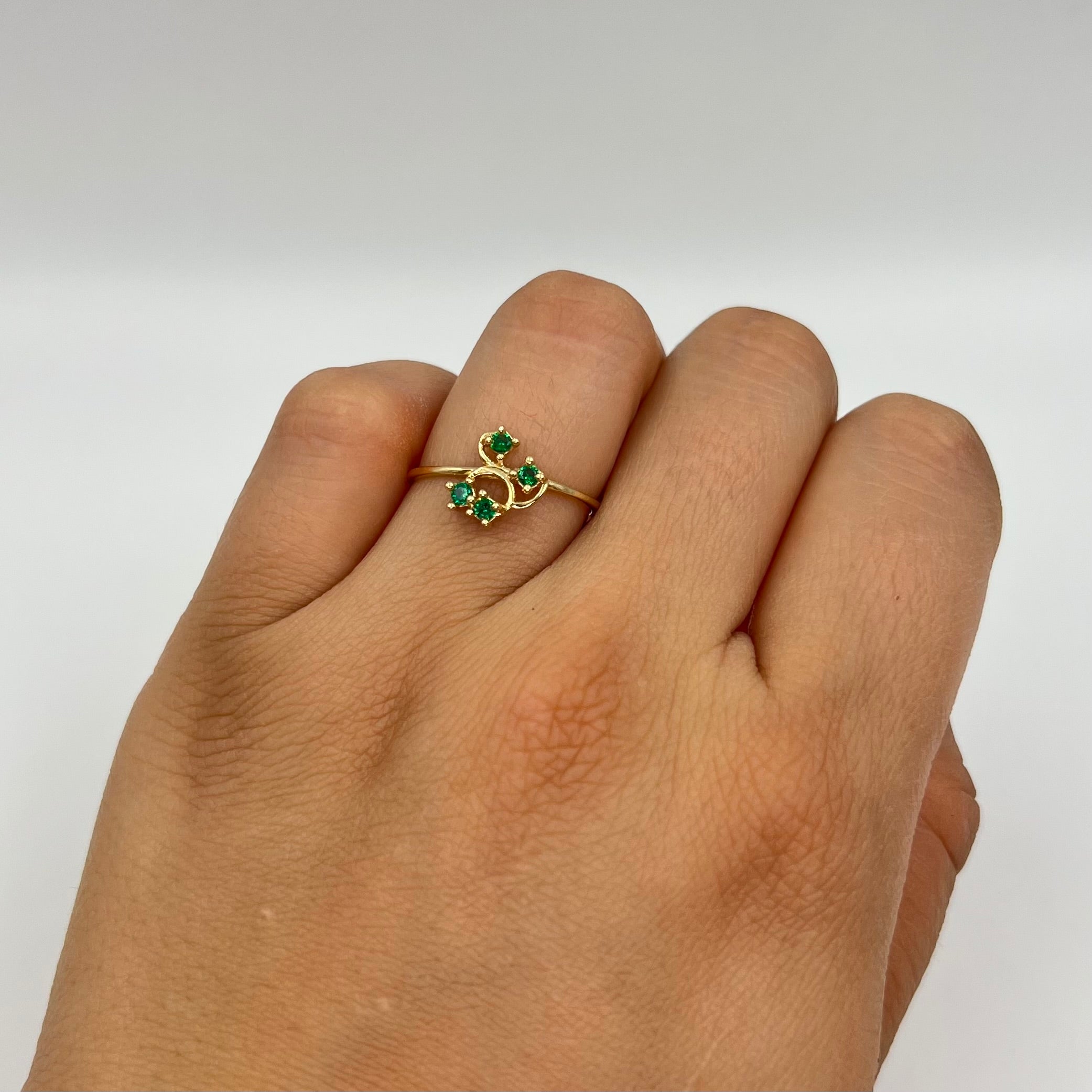 ANILLO CIRCONES VERDES ORO AMARILLO 18K / TALLA 6/5 / 1,23 GR / 1,1 MM
