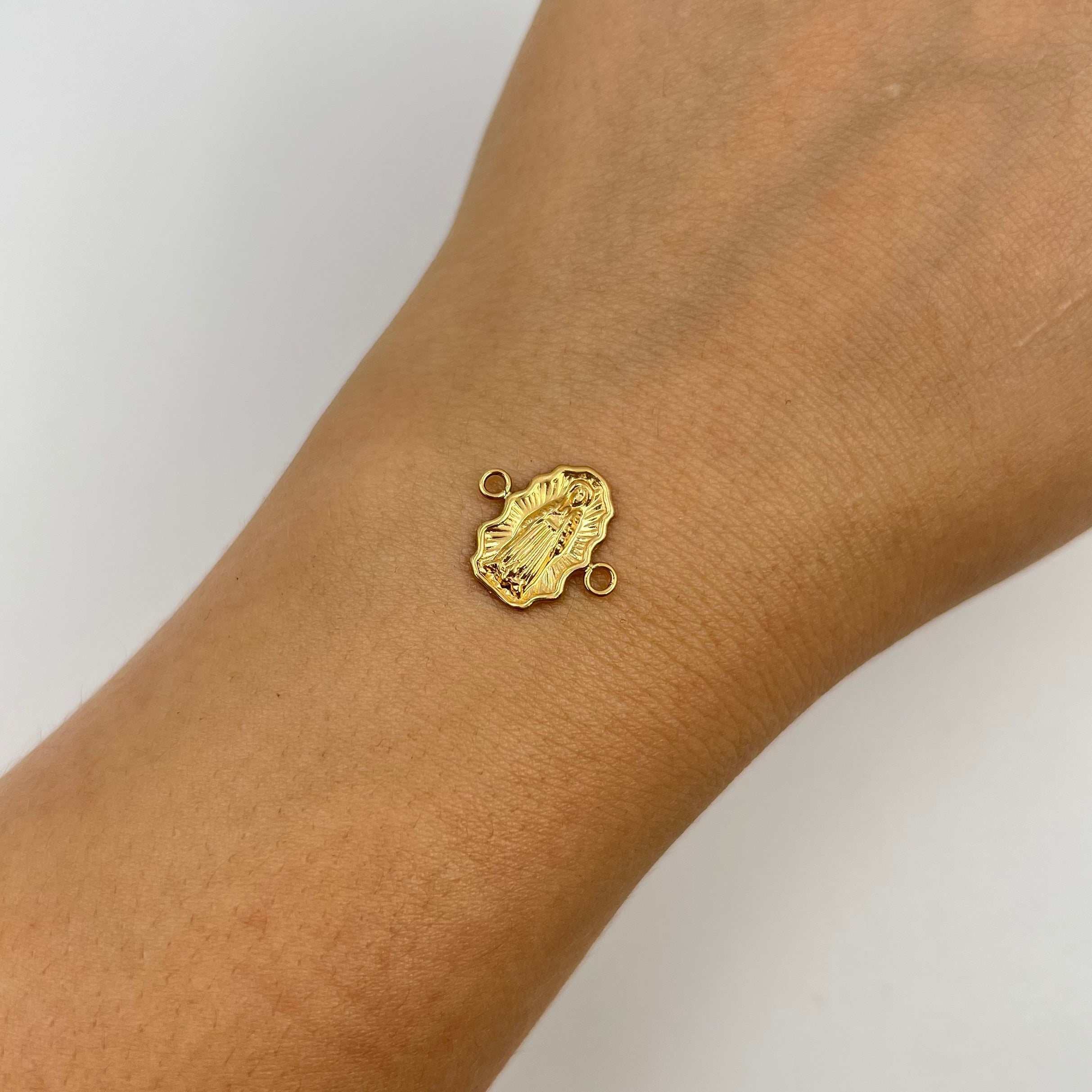 HERRAJE VIRGEN DE GUADALUPE SILUETA  ORO AMARILLO 18K 0,6 GR / 1,5 CM