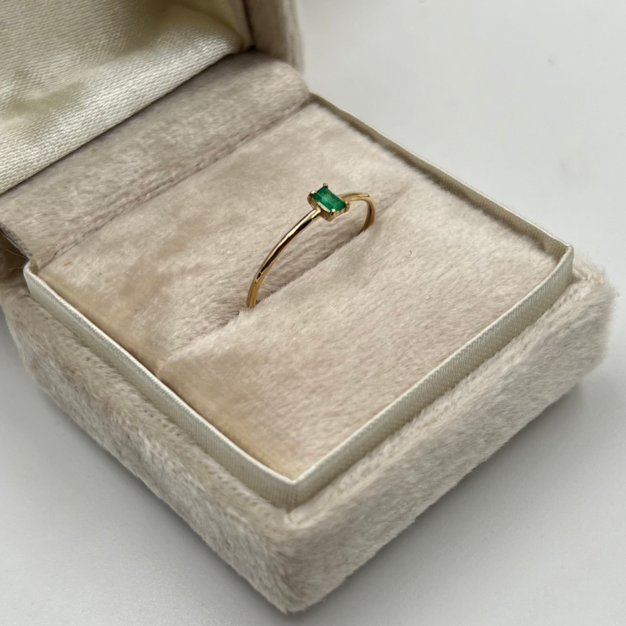 ANILLO SOLITARIO ESMERALDA 10 CT ORO AMARILLO 18K / TALLA 7  / 1,06GR (JOYA)