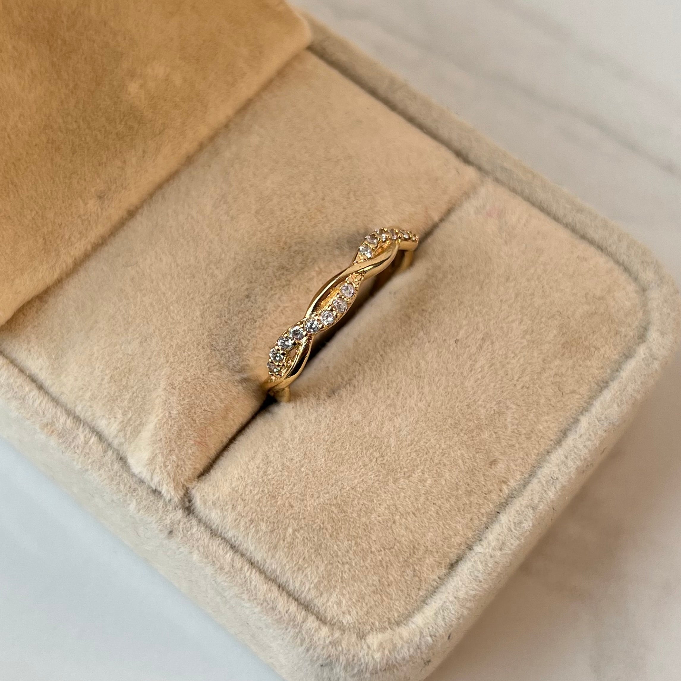 ANILLO ENTRELAZADO CIRCONES BLANCOS  ORO AMARILLO 18K / TALLA 7/1/4 / +2 / 1,75GR / 1,5 MM