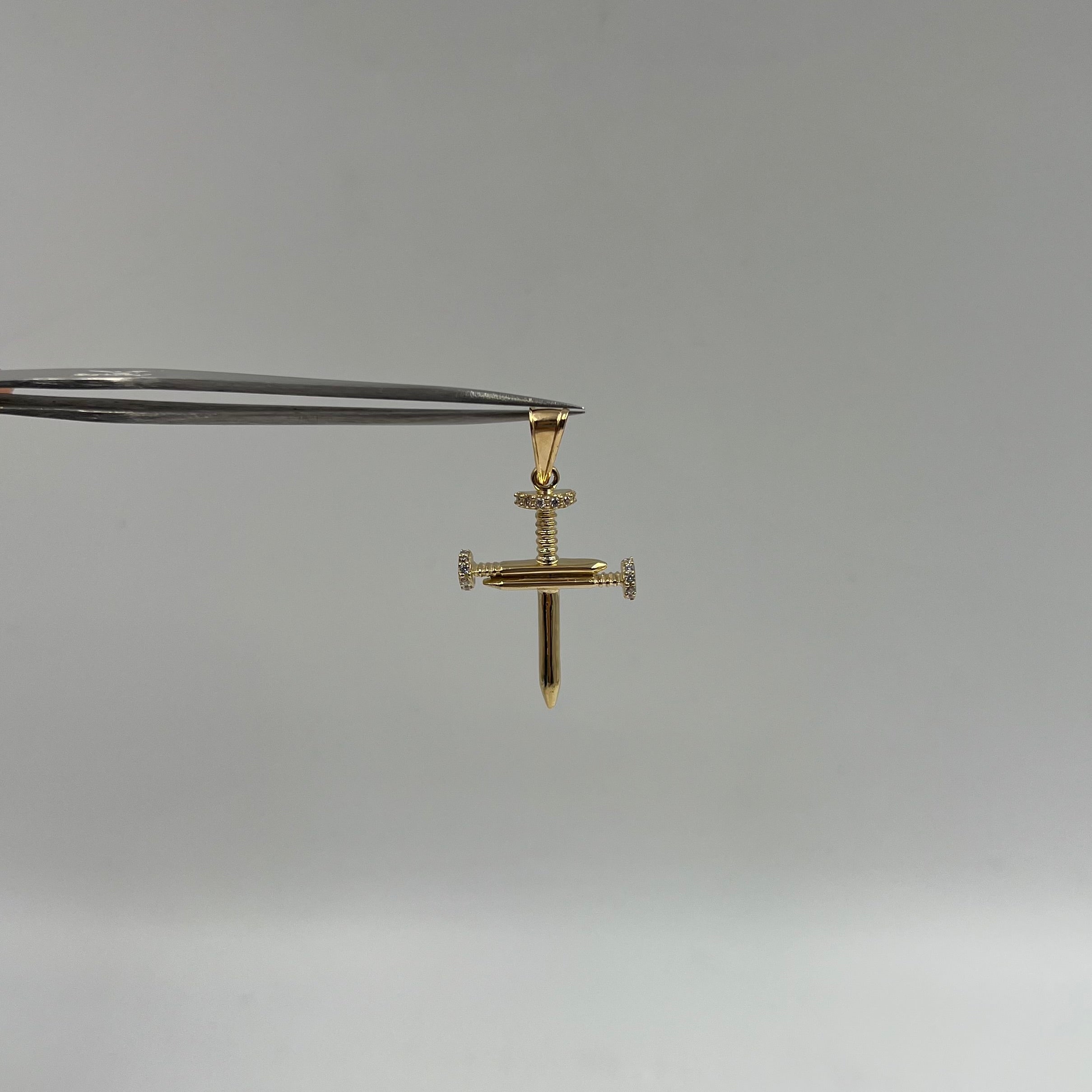 DIJE CRUZ CLAVO CASTING  ORO AMARILLO 18K 3,59 GR / 2 MM / 3,3 CM