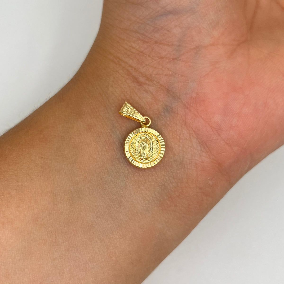 DIJE VIRGEN DE GUDALUPE TAMBOR ORO AMARILLO 18K 0,91 GR / 11 MM / 1,2 CM