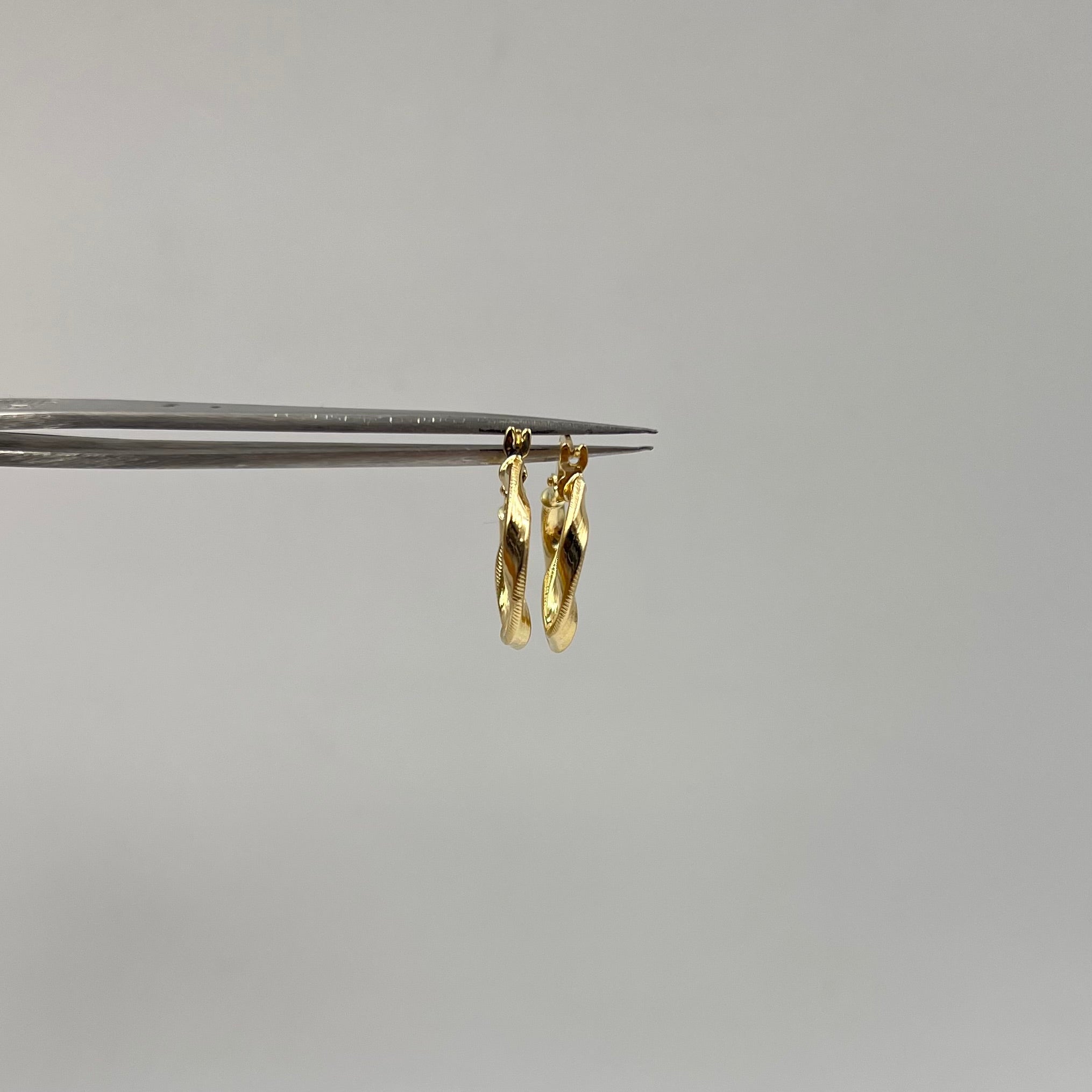 CANDONGA ENTORCHADA ORO AMARILLO 18K 1,3 GR / 1,8 CM