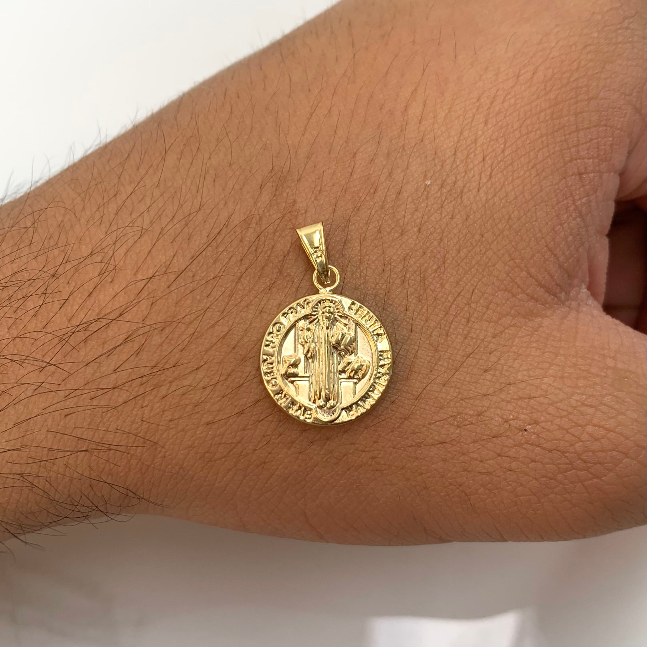 DIJE SAN BENITO  ORO AMARILLO 18K 1,25 GR / 16 MM / 1,9 CM