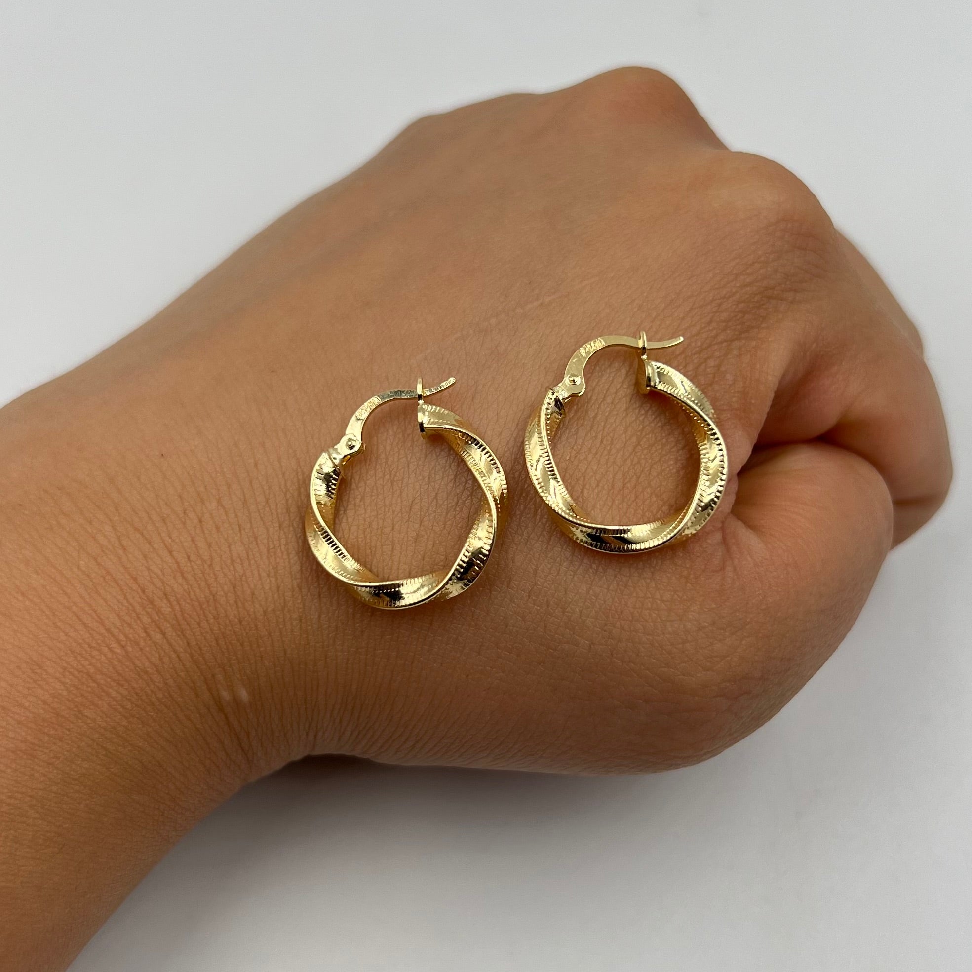 CANDONGA ENTORCHADA ORO AMARILLO 18K 2,05 GR / 2,1 CM