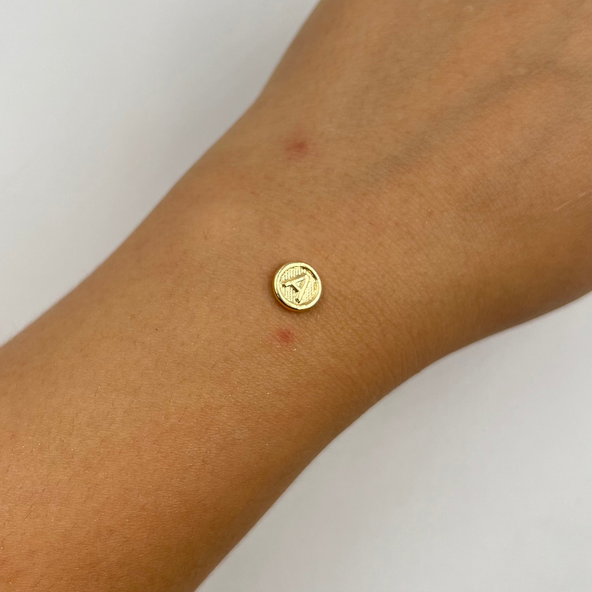 HERRAJE LETRA A TAMBOR ORO AMARILLO 18K 0,28 GR / 0,8 CM
