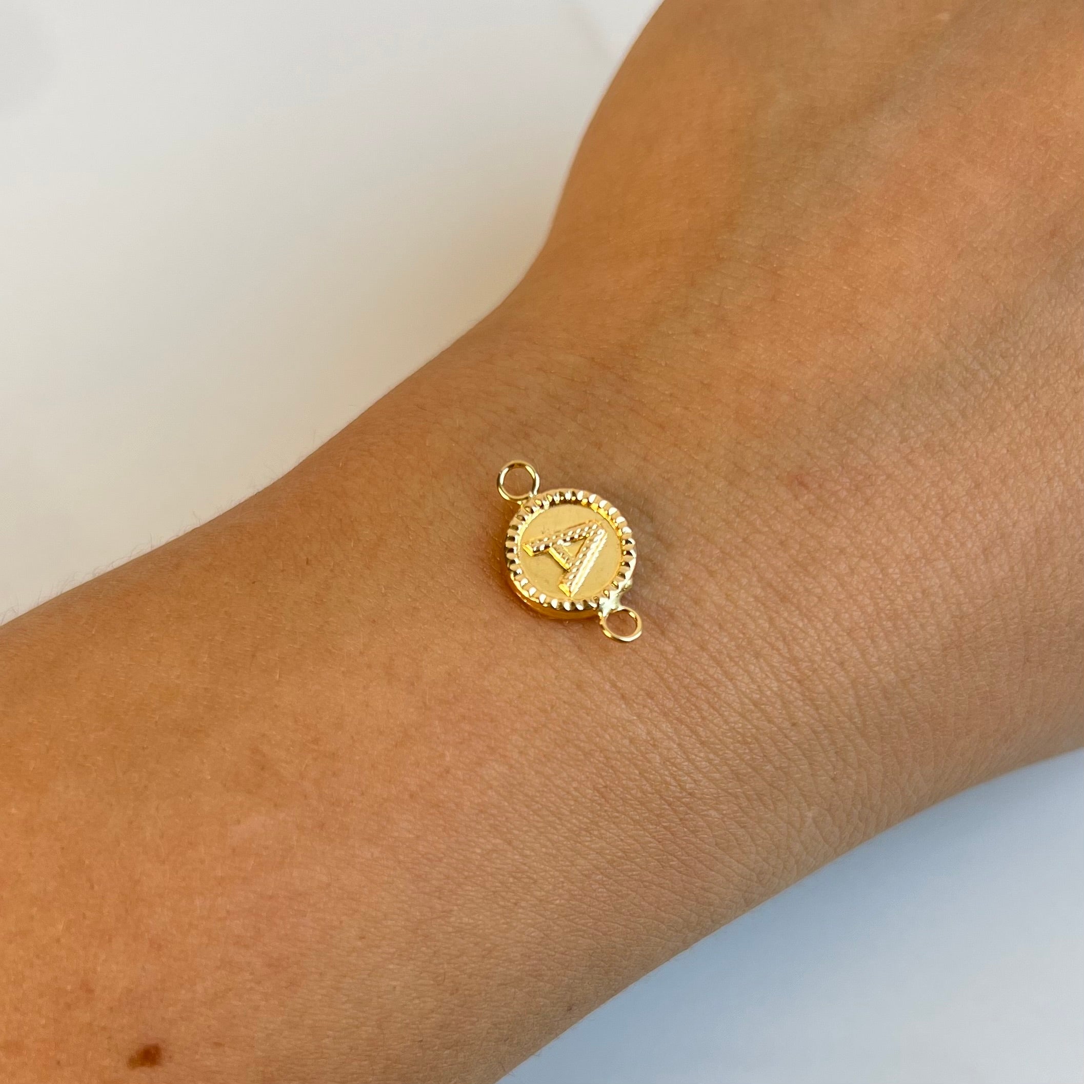 HERRAJE LETRA A  ORO AMARILLO 18K 0,54 GR / 1,6 CM