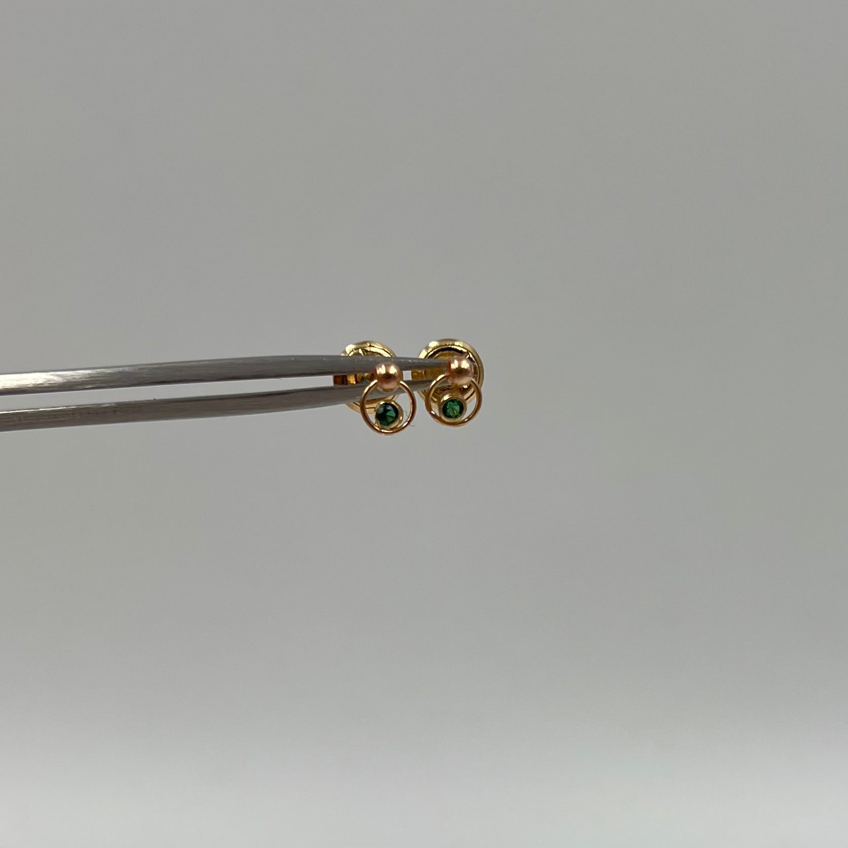 TOPOS ARO CIRCON VERDE ORO AMARILLO 18K 0,67 GR / 4 MM