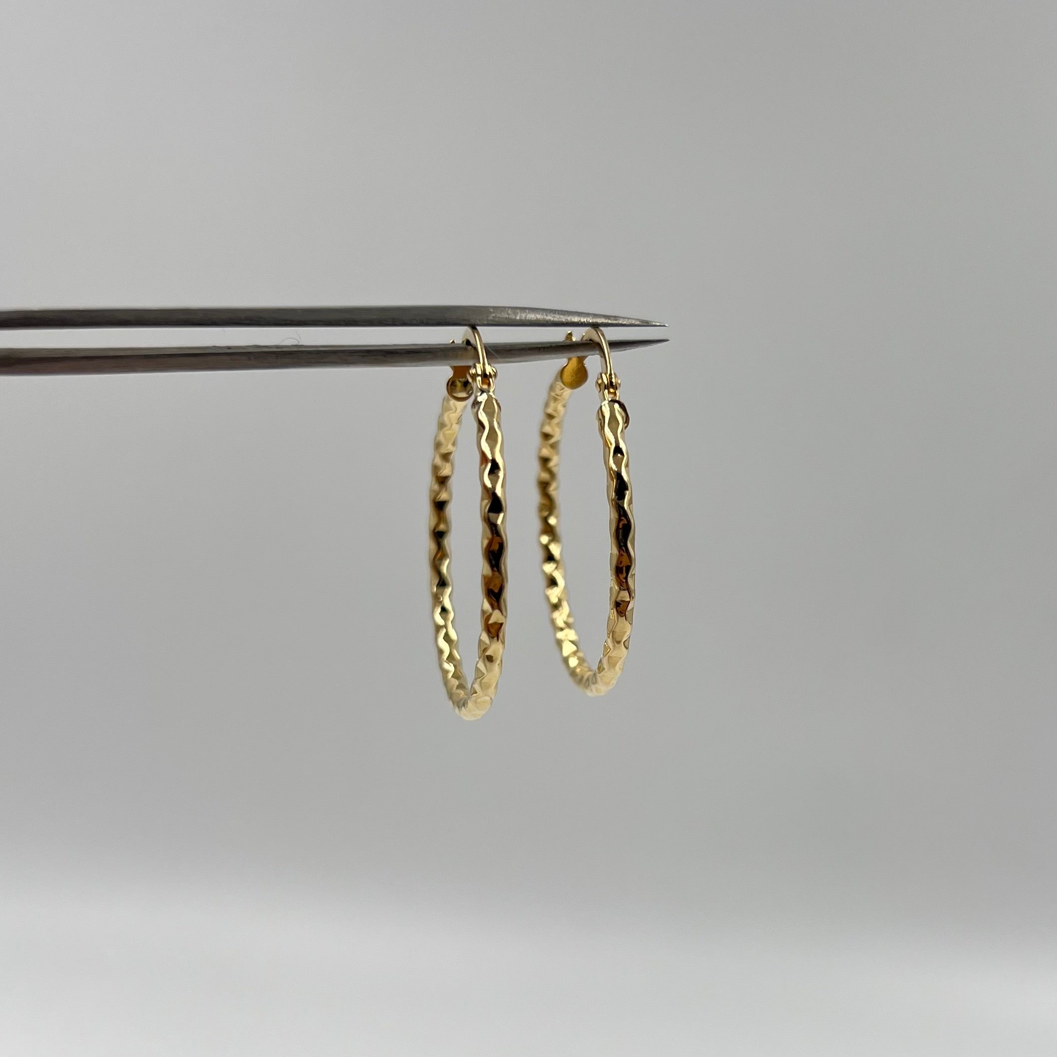 CANDONGA ENTORCHADA ORO AMARILLO 18K 1,8 GR / 3,2 CM