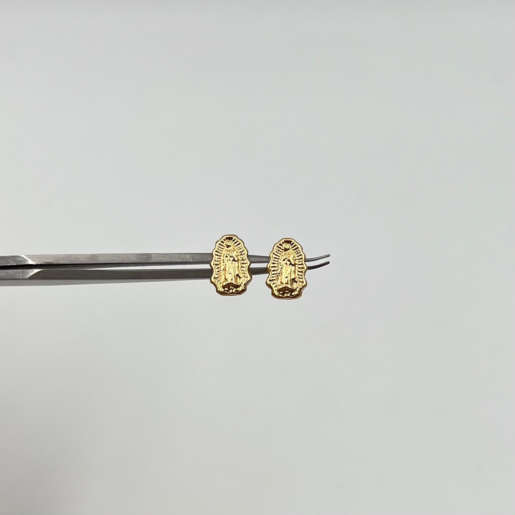 TOPOS VIRGEN DE GUADALUPE SILUETA  ORO AMARILLO 18K 0,83 GR / 7 MM