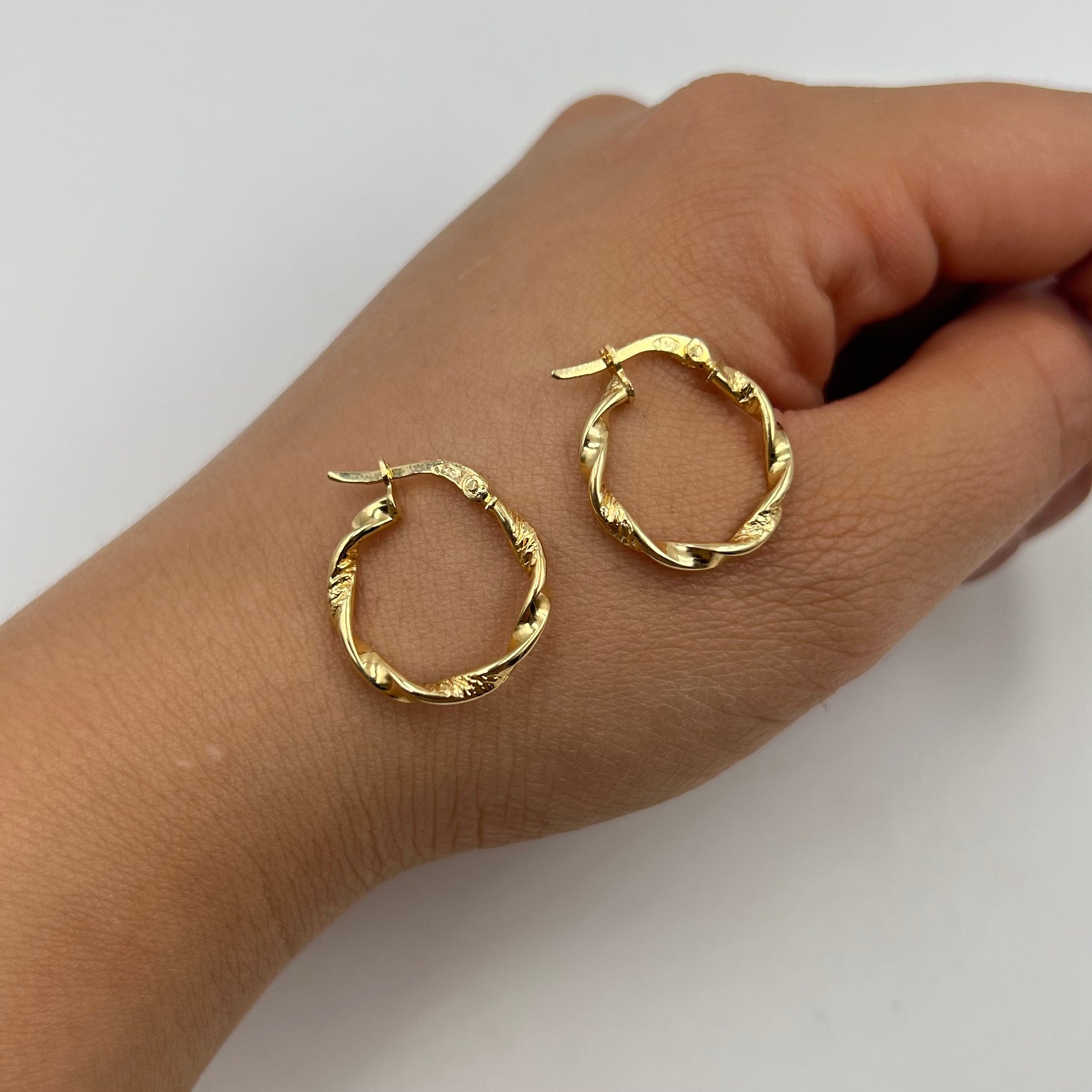 CANDONGA ENTORCHADA  ORO AMARILLO 18K 1,38 GR / 2 CM