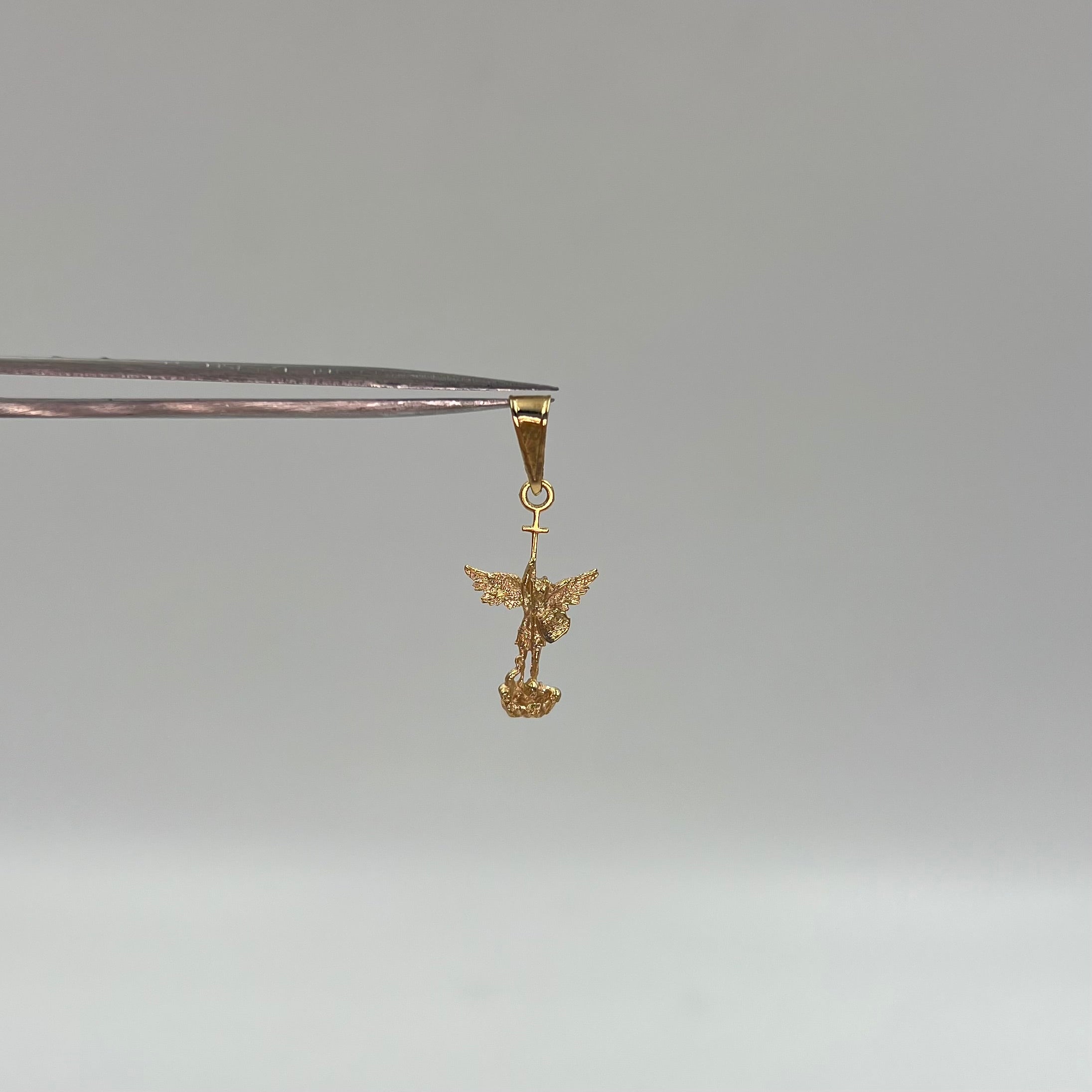 DIJE SAN MIGUEL ARCANGEL SILUETA  ORO AMARILLO 18K 0,74 GR / 11 MM / 2,2 CM