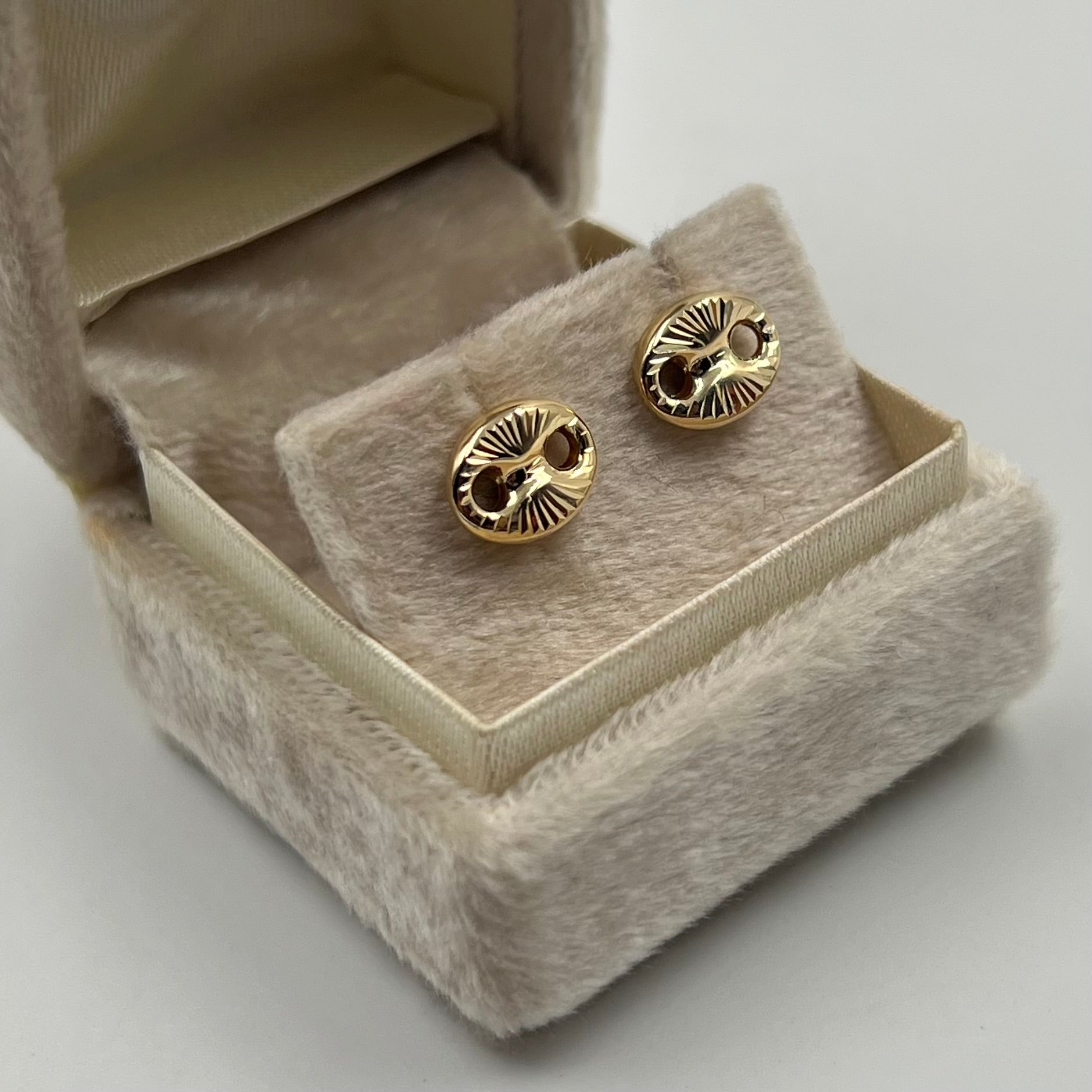 TOPOS GC DIAMANTADOS  ORO AMARILLO 18K 0,96 GR / 9 MM