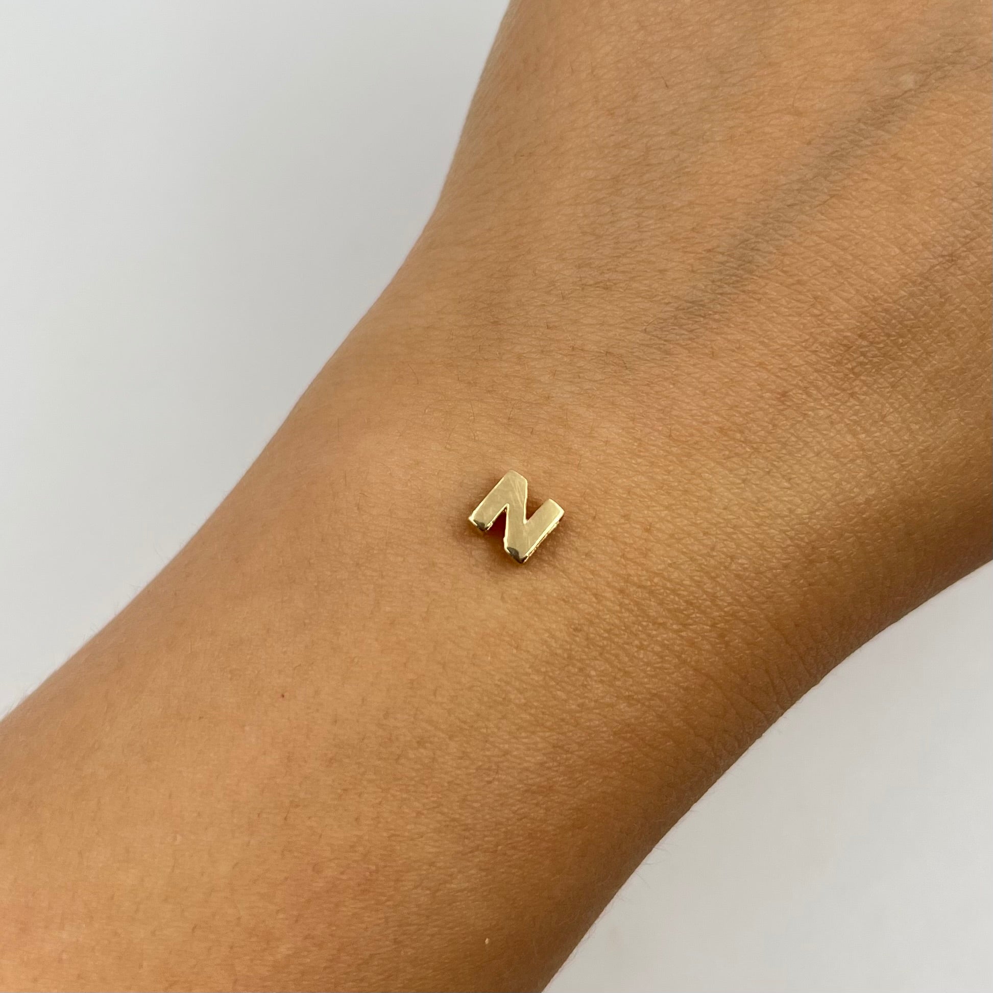 HERRAJE LETRA N  ORO AMARILLO 18K 0,44 GR / 6 CM
