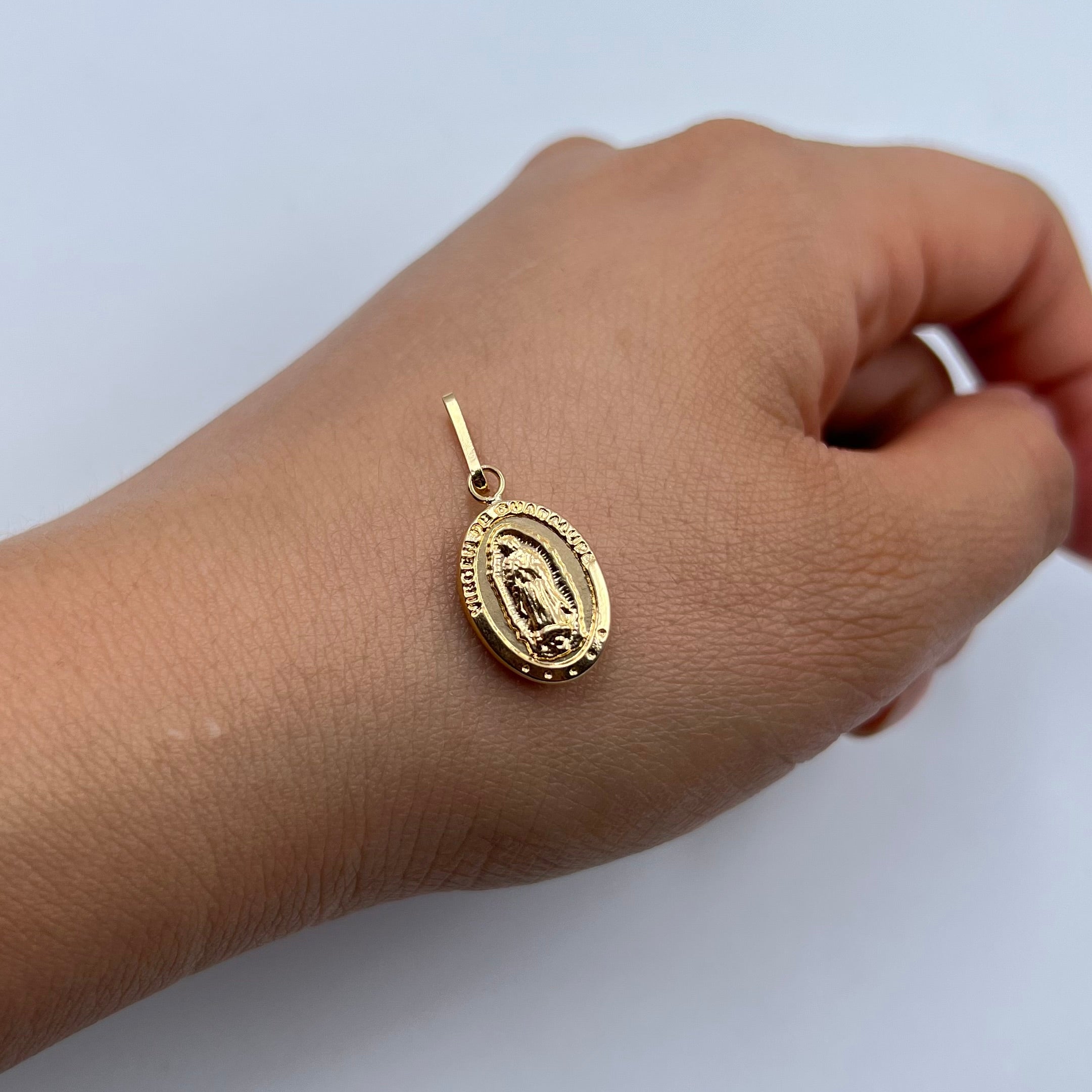 DIJE GUADALUPE ORO AMARILLO 18K 0,88 GR / 11,3 MM / 1,8 CM