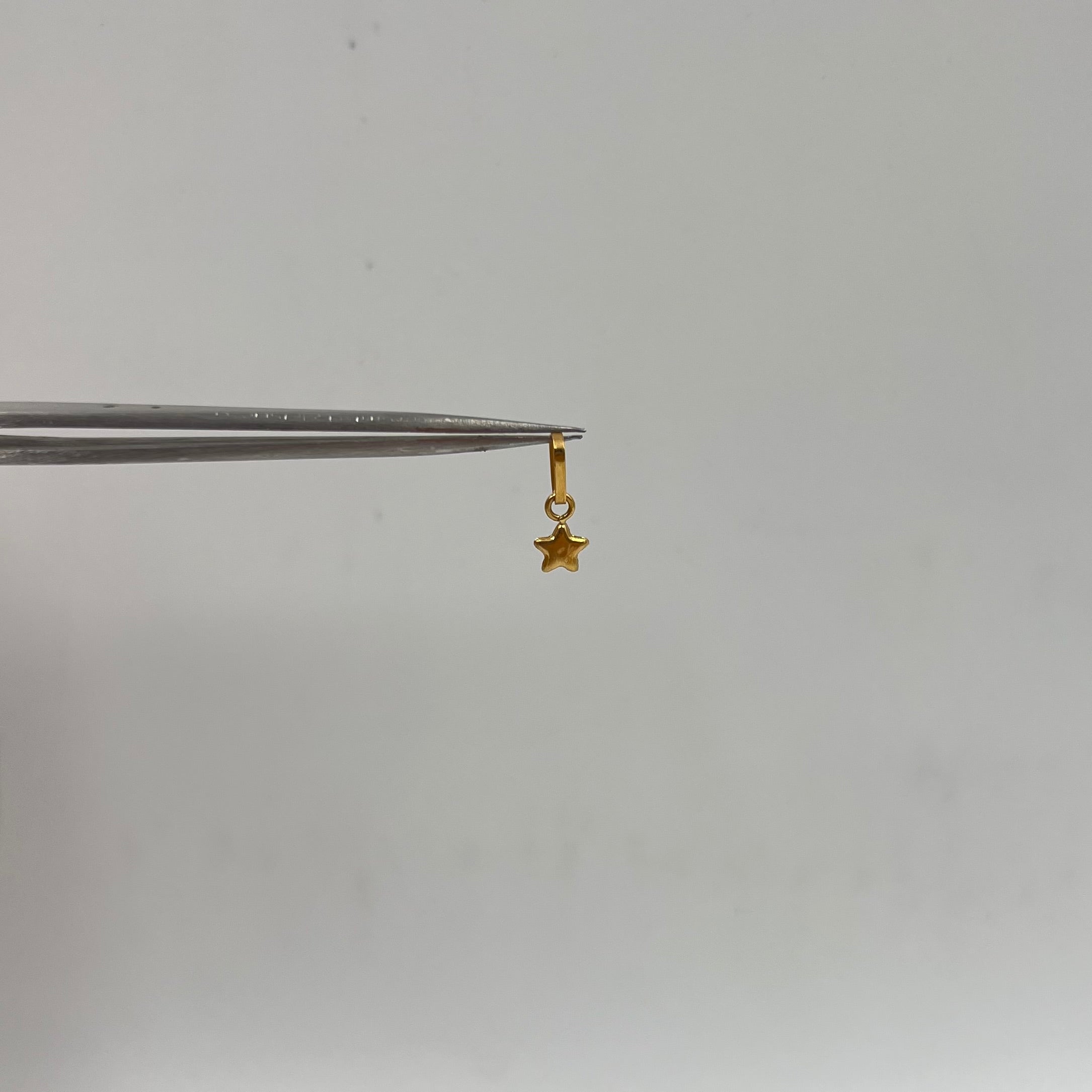 DIJE ESTRELLA ORO AMARILLO 18K 0,19 GR / 5 MM / 0,8 CM
