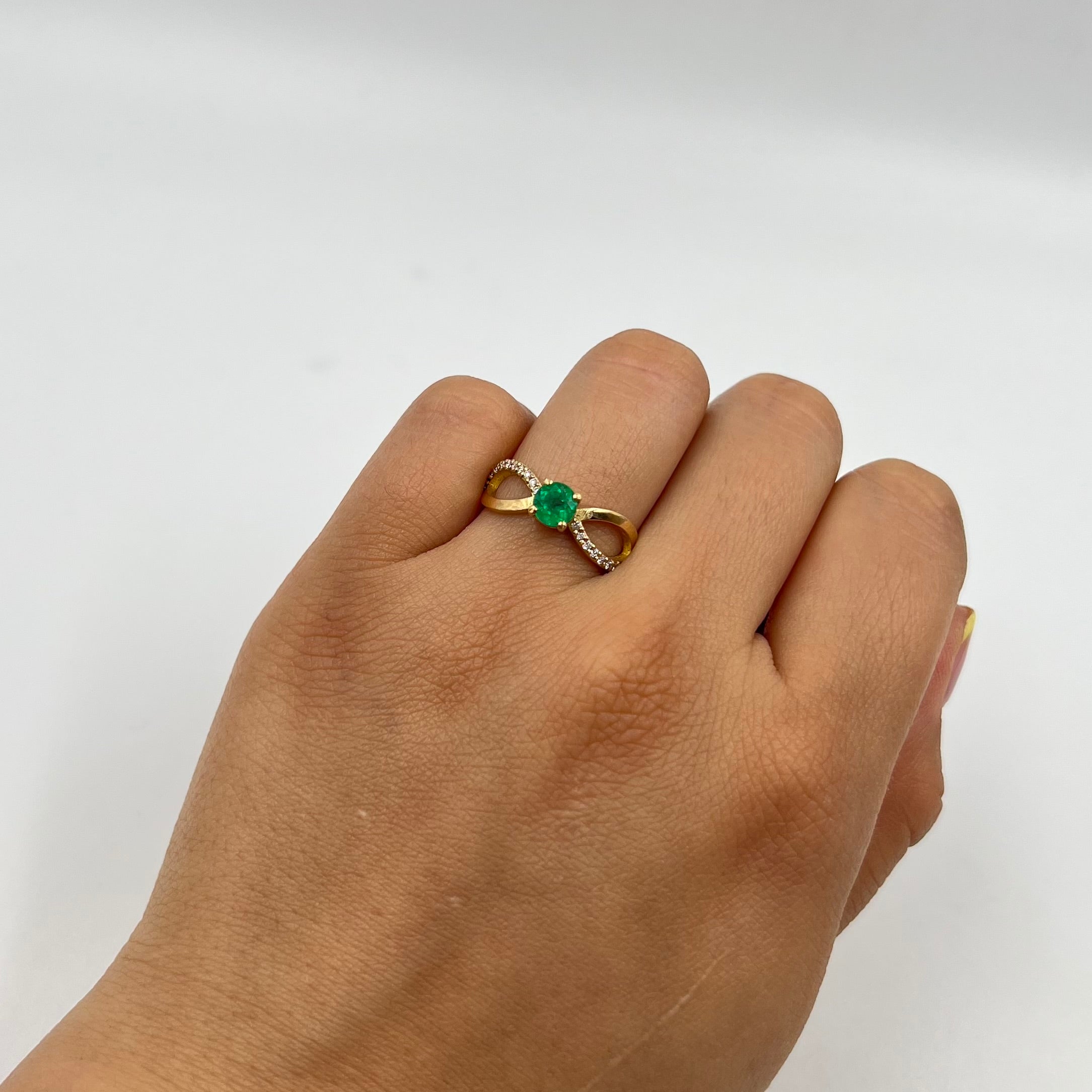 ANILLO COMPROMISO ESMERALDA 0,80 CT ORO AMARILLO 18K / TALLA 6 / 2,48 GR (JOYA)