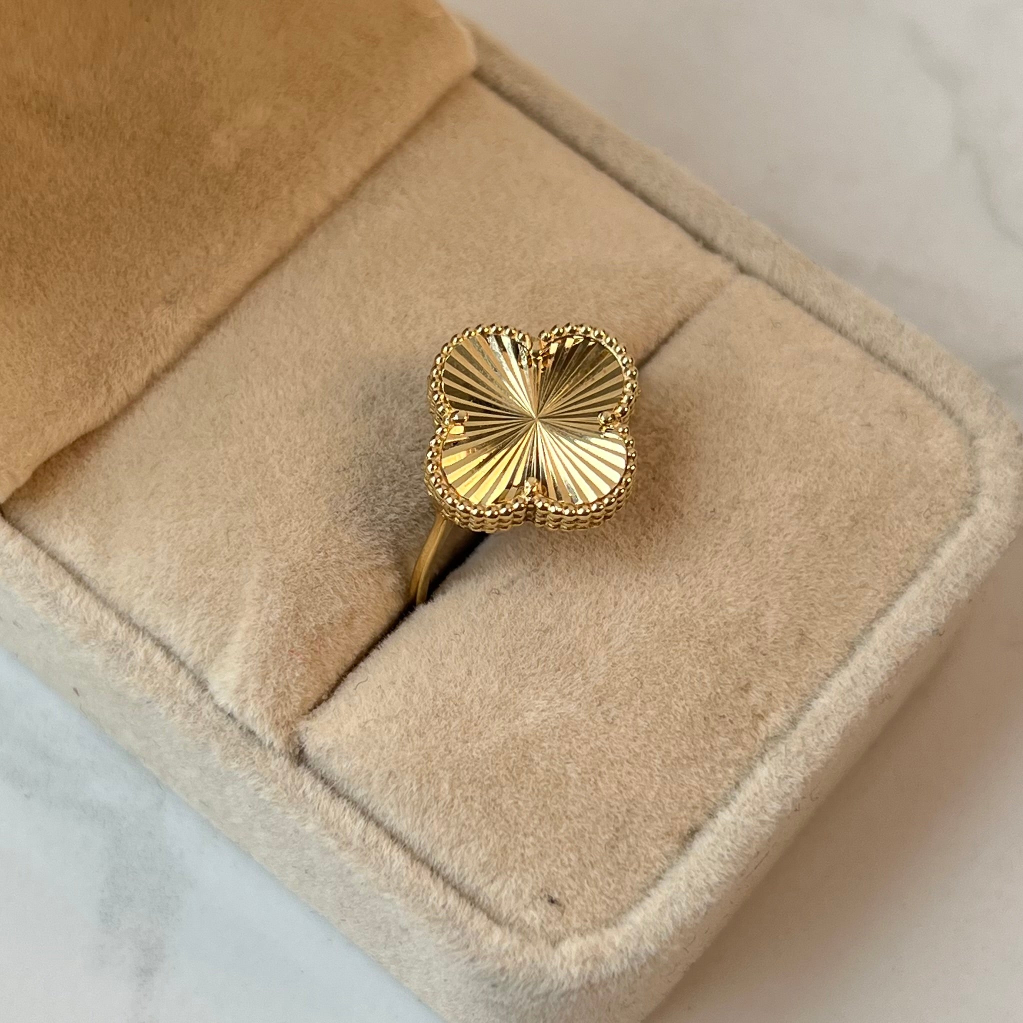 ANILLO ANILLO TREBOL DORADO  ORO AMARILLO 18K / TALLA 8 / +2 / 2,28GR / 1 MM