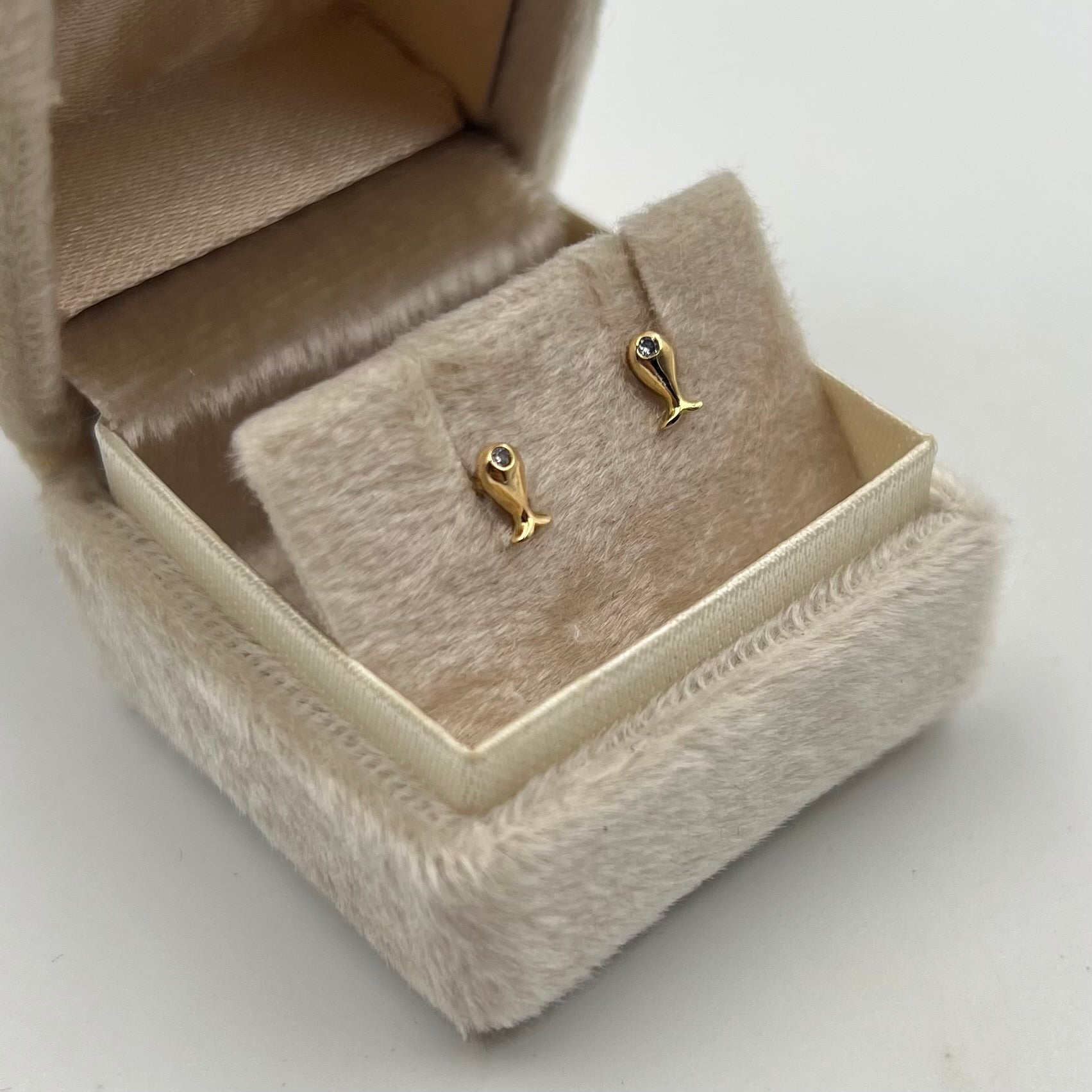 TOPOS PEZ ORO AMARILLO 18K 0,64 GR / 3 MM
