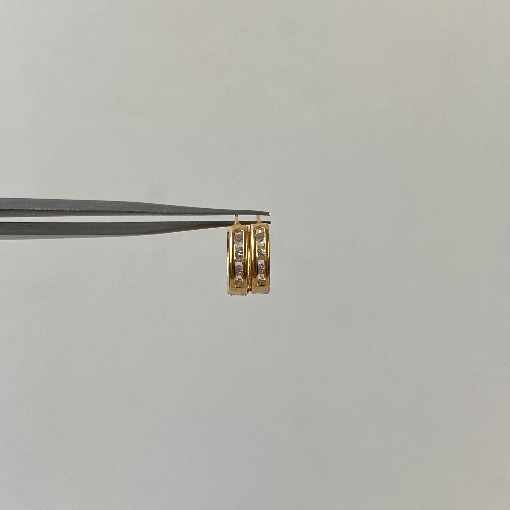 CANDONGA LISA CON CIRCON BLANCO  ORO AMARILLO 18K 0,9 GR / 1 CM