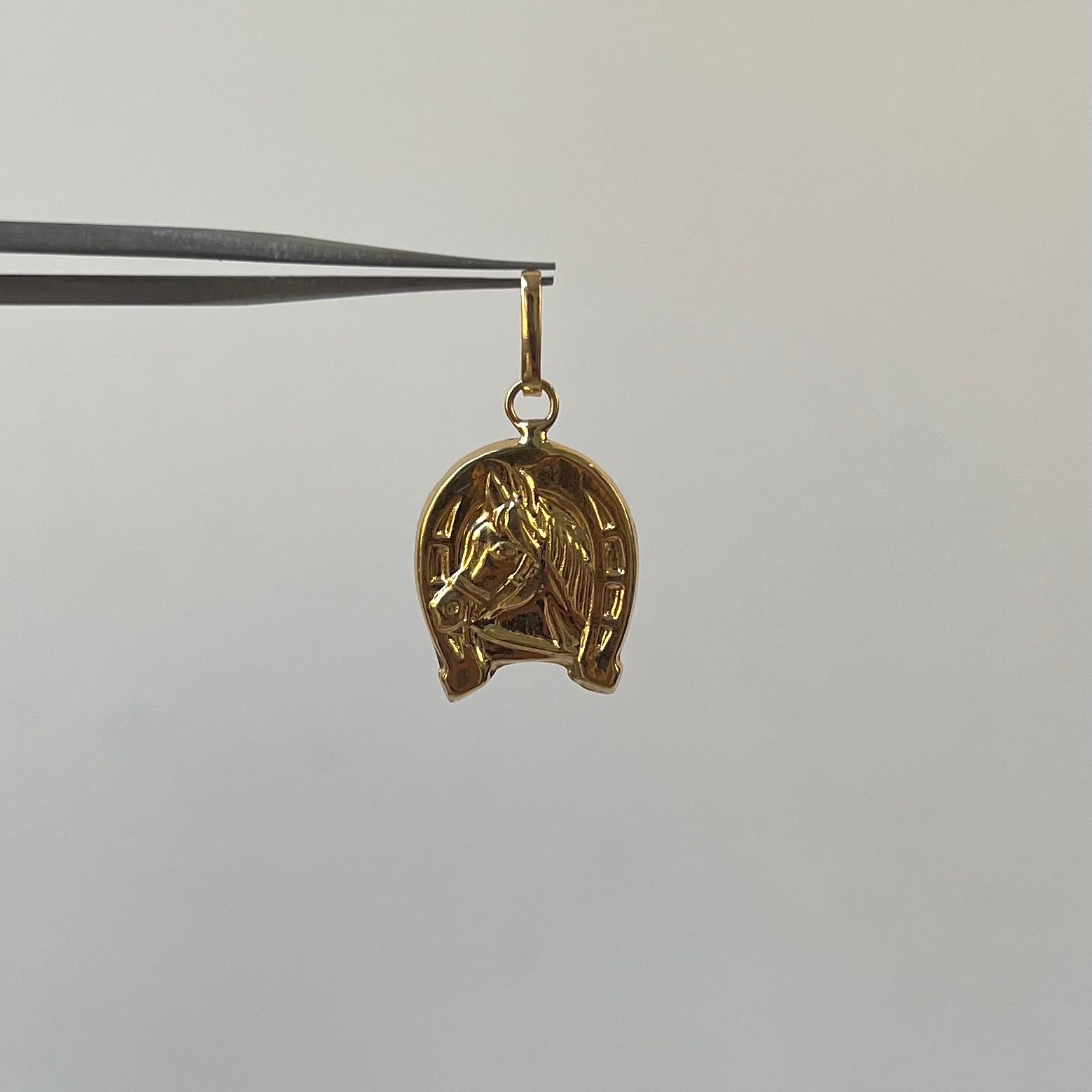 DIJE CABALLO ORO AMARILLO 18K 1,22 GR / 13 MM / 2 CM