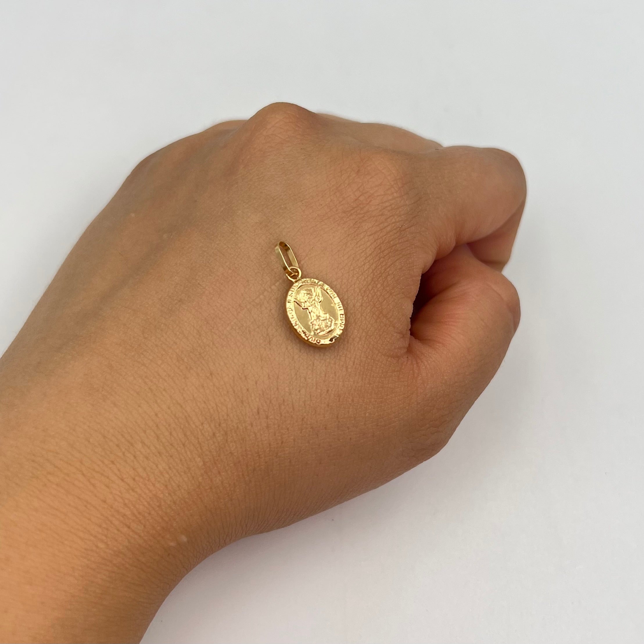 DIJE DIVINO NIÑO  ORO AMARILLO 18K 0,61 GR / 9 MM / 1,5 CM