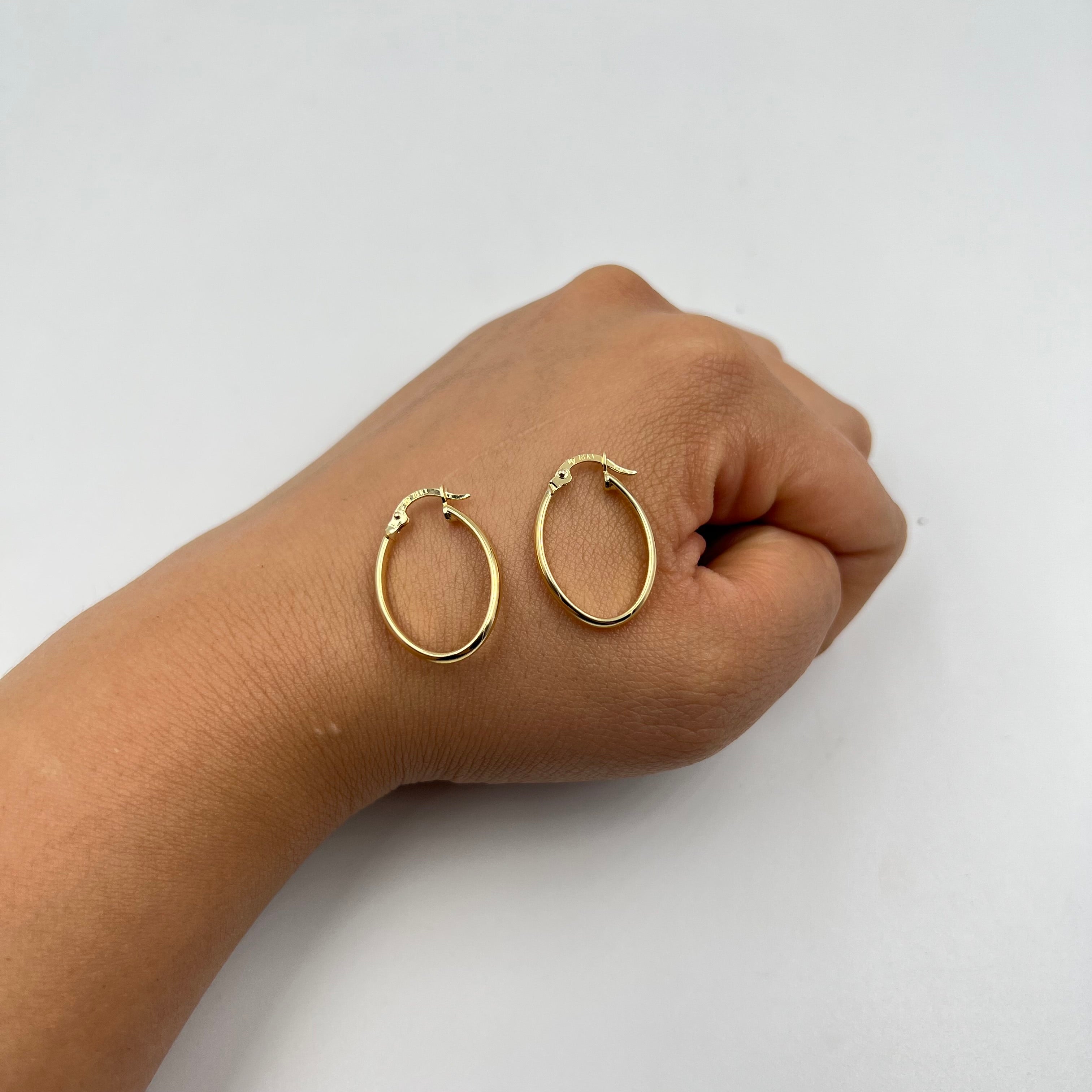 CANDONGA OVALADA ORO AMARILLO 18K 1,31 GR / 2,4 CM