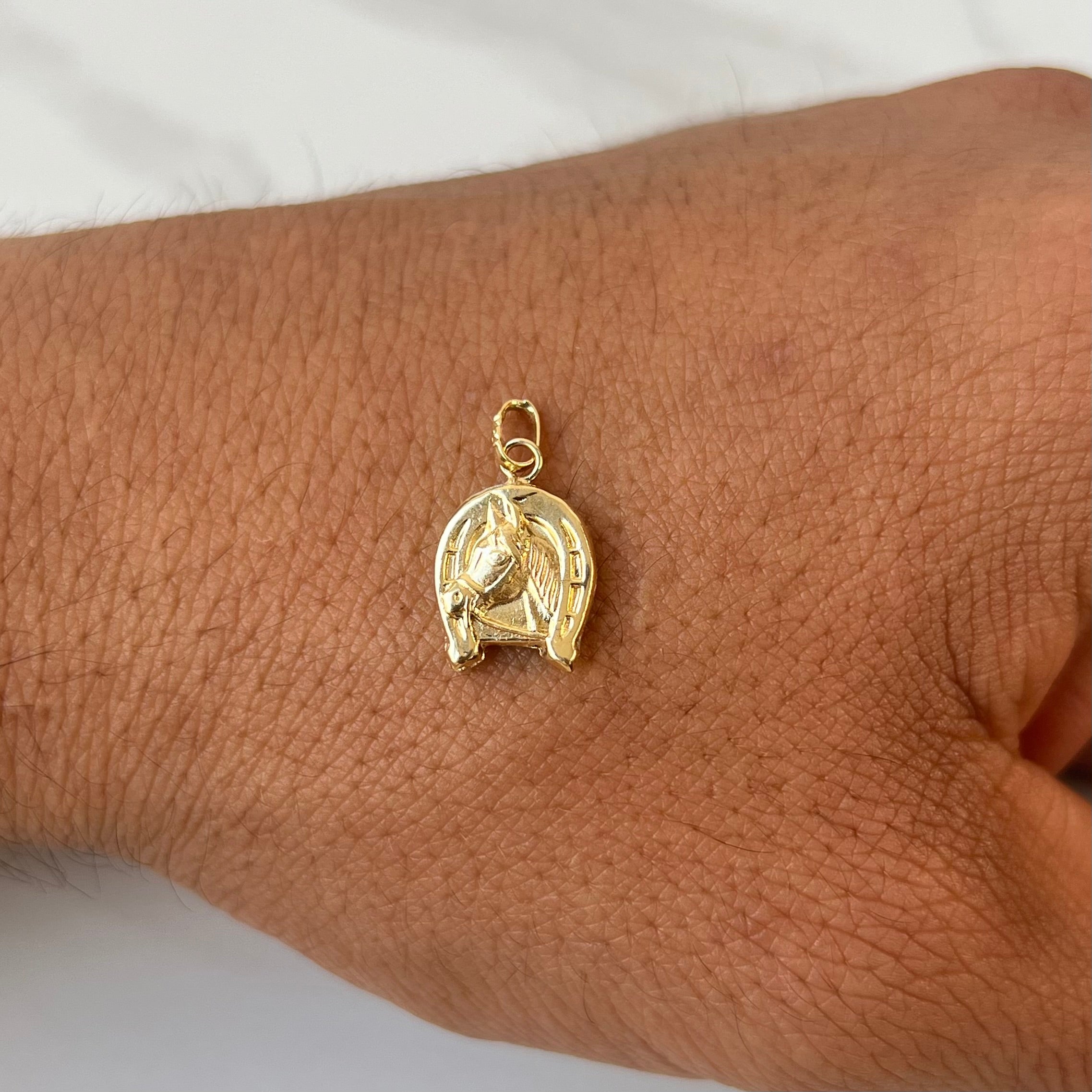 DIJE CABALLO ORO AMARILLO 18K 0,64 GR / 10 MM / 1,5 CM