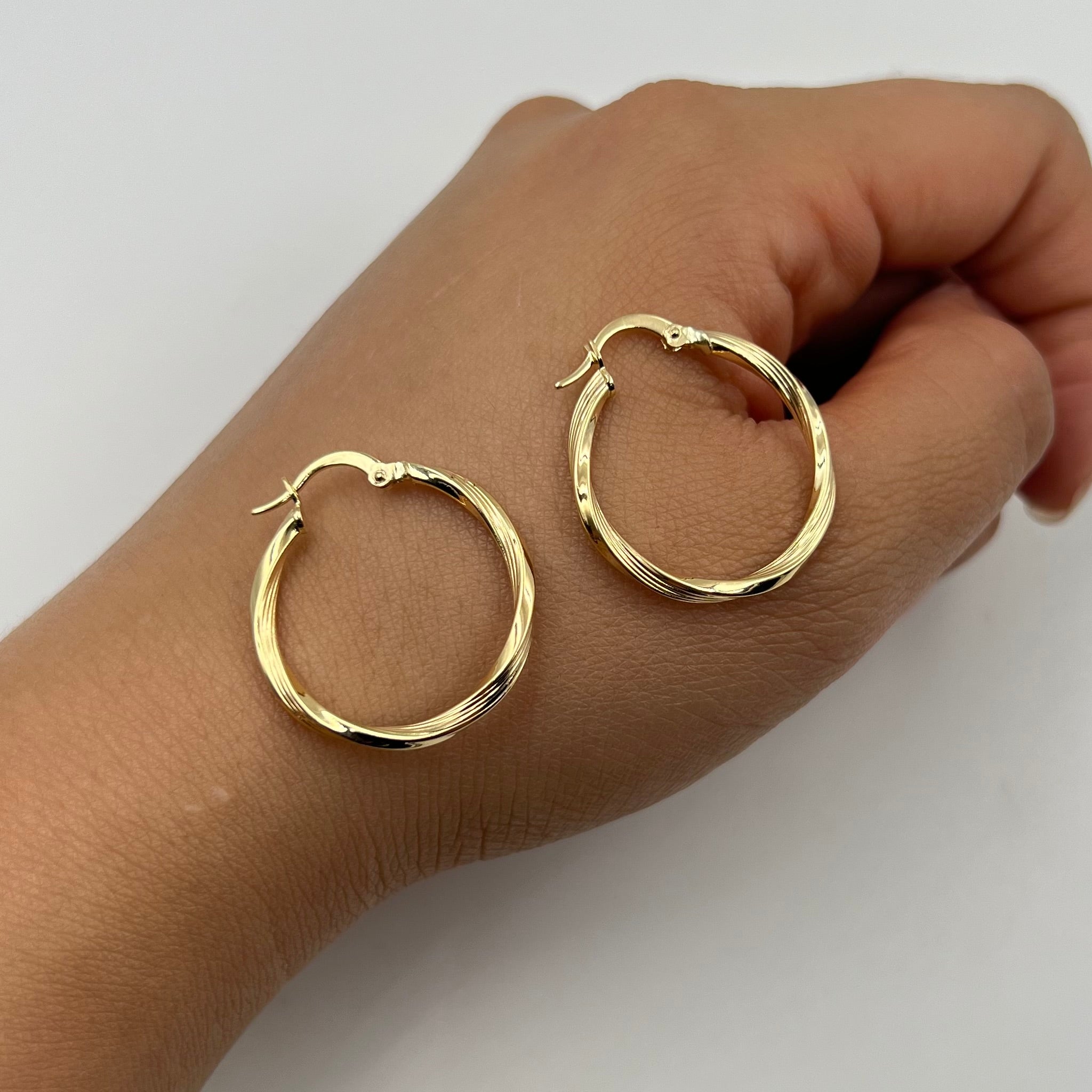 CANDONGA ENTORCHADA RAYADA ORO AMARILLO 18K 1,68 GR / 2,4 CM