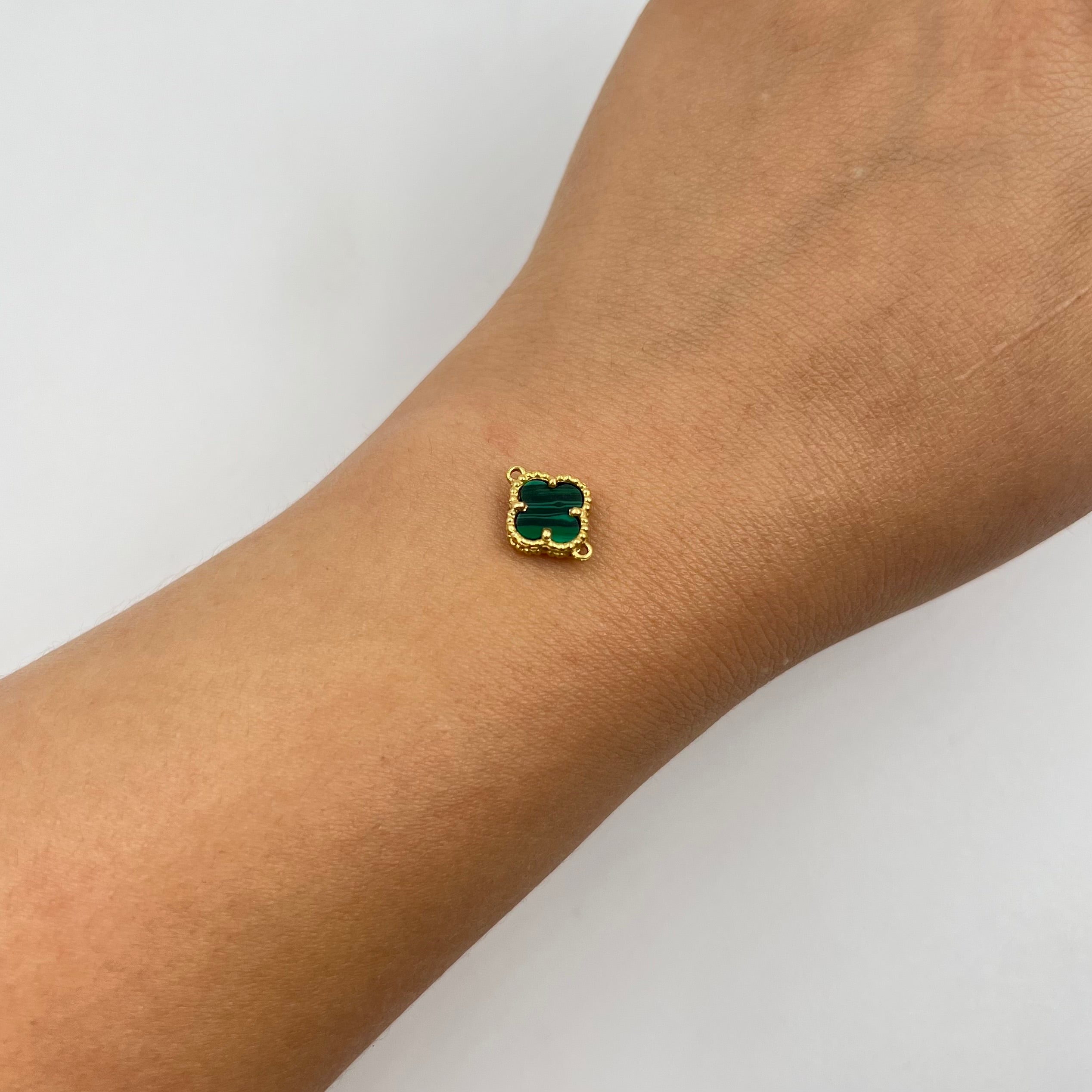 HERRAJE TREBOL VERDE Y  DIAMANTADO ORO AMARILLO 18K 1,16 GR / 1,3 CM