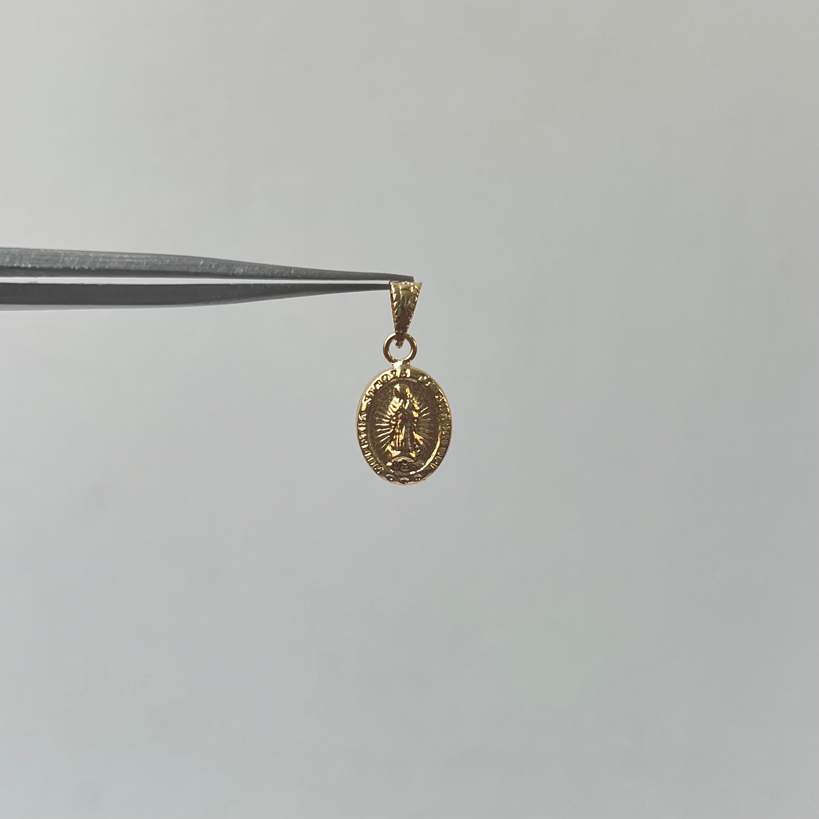 DIJE VIRGEN  ORO AMARILLO 18K 0,48 GR / 8 MM / 1,3 CM